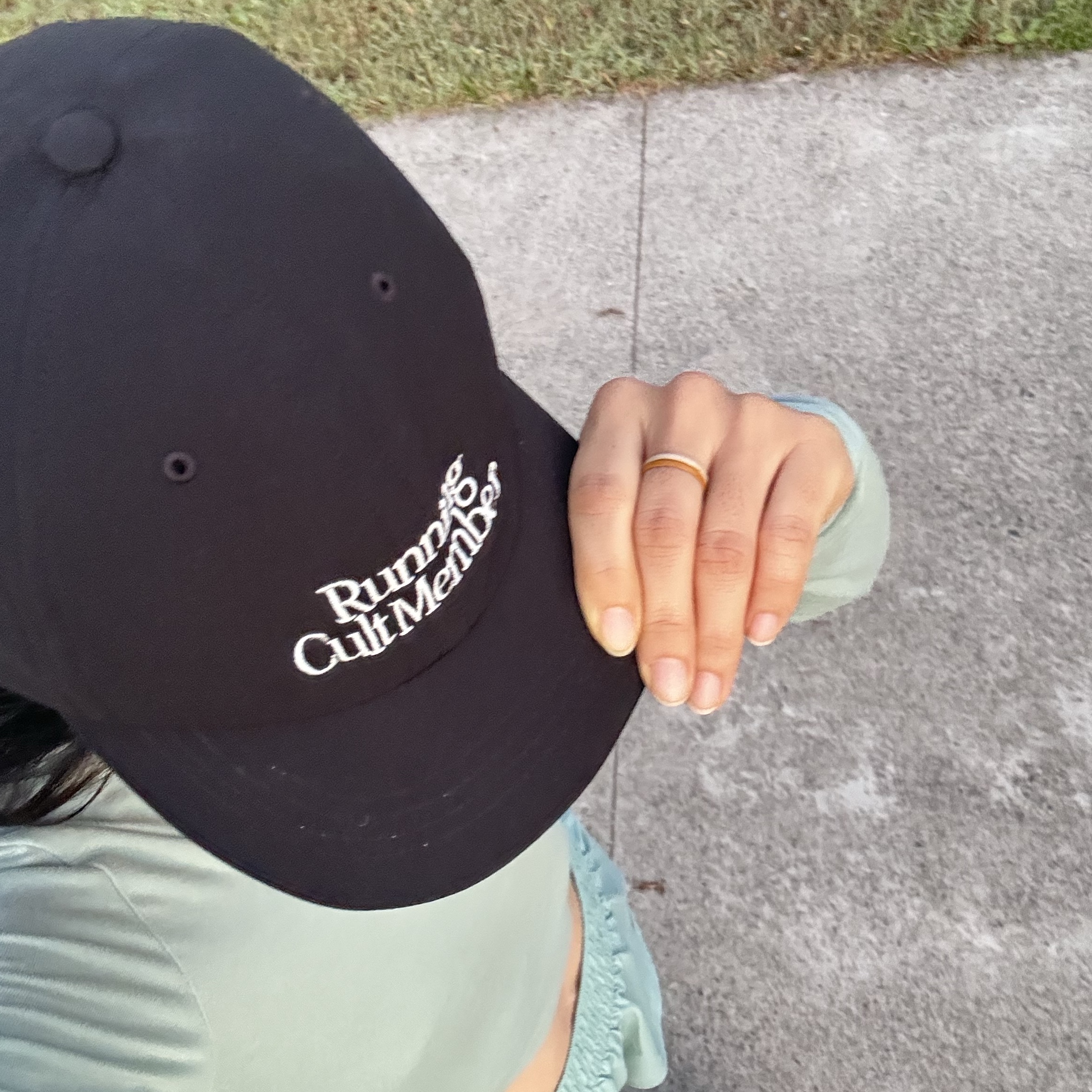 Satisfy Peaceshell Running Cap Black 착용 스타일 - 2