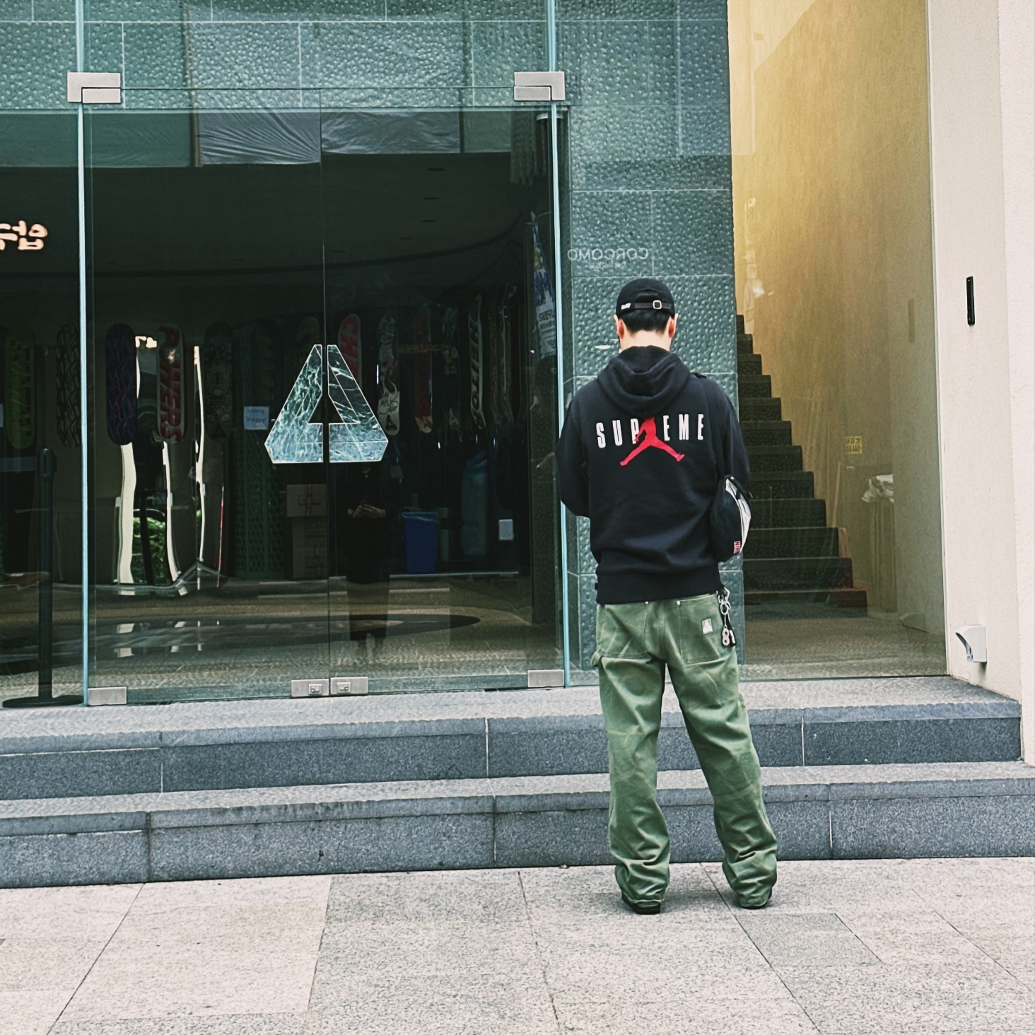 Supreme x Jordan Hooded Sweatshirt Black - 24FW, Palace P 6-Panel Black - 24FW 착용 스타일 - 2
