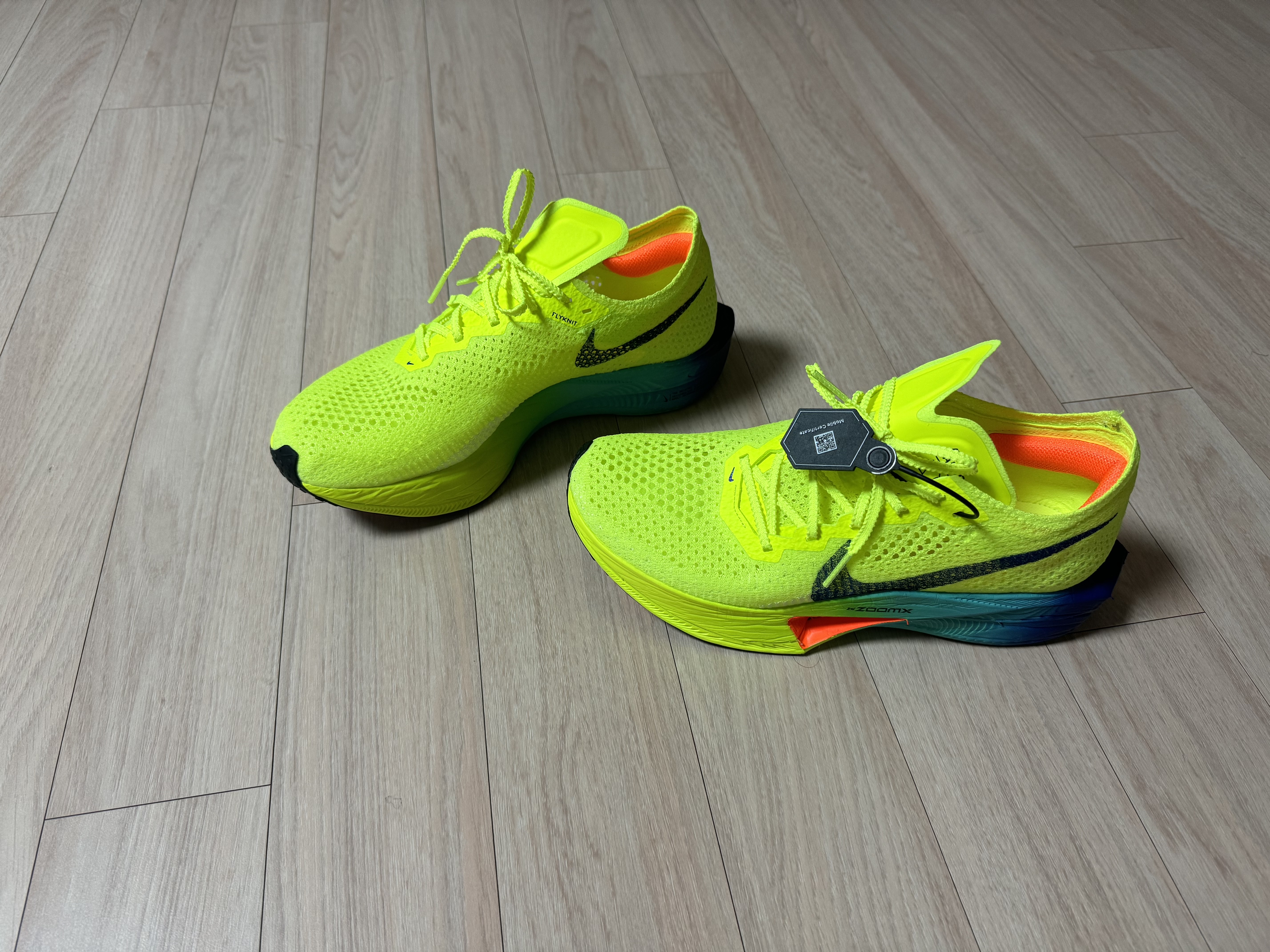 Nike ZoomX Vaporfly Next% 3 Volt Scream Green 착용 스타일