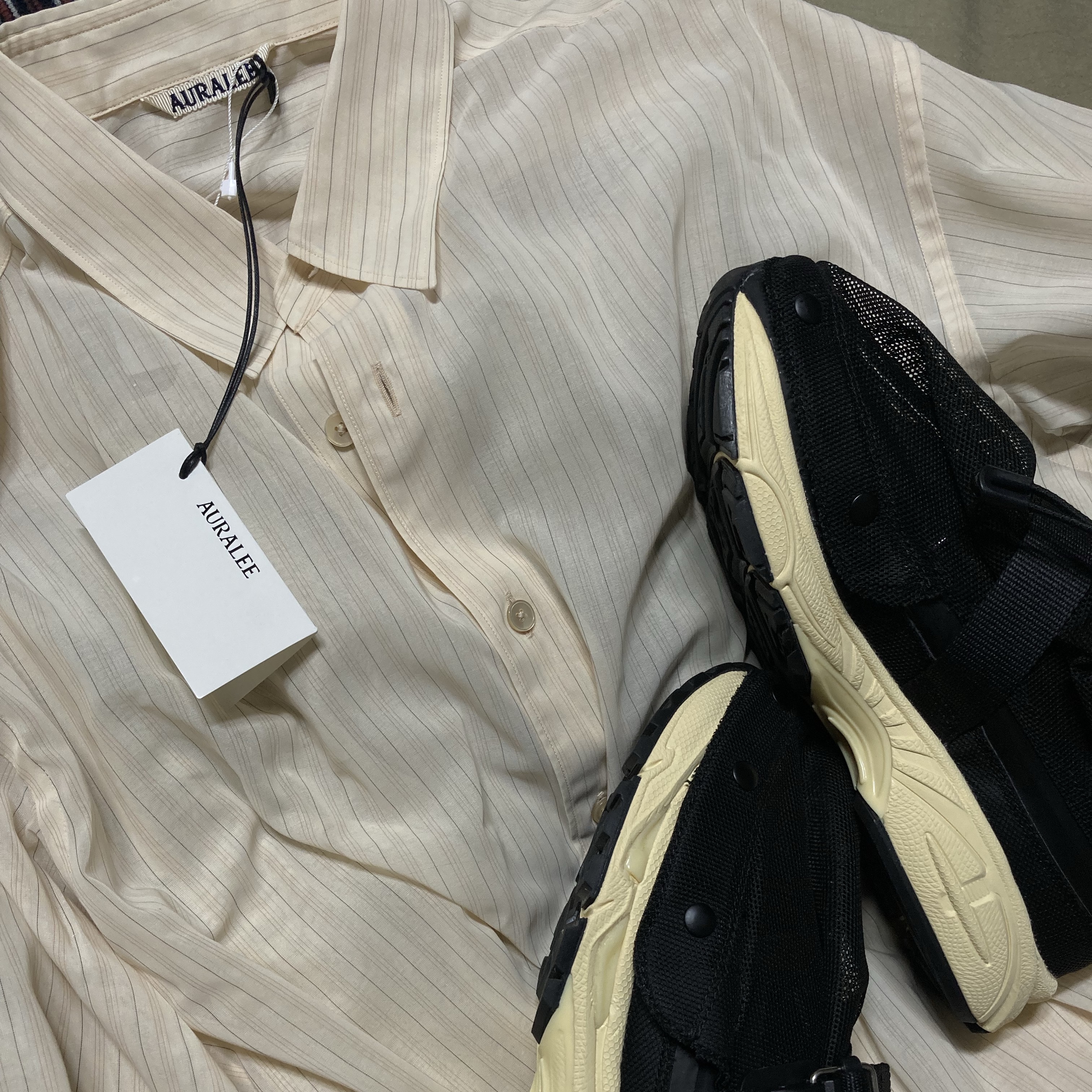 Auralee Hard Twist Finx Organdy Stripe Shirt Light Beige Stripe, Asics x Beams Gel-Kayano 14 Gore-Tex Black 착용 스타일 - 1