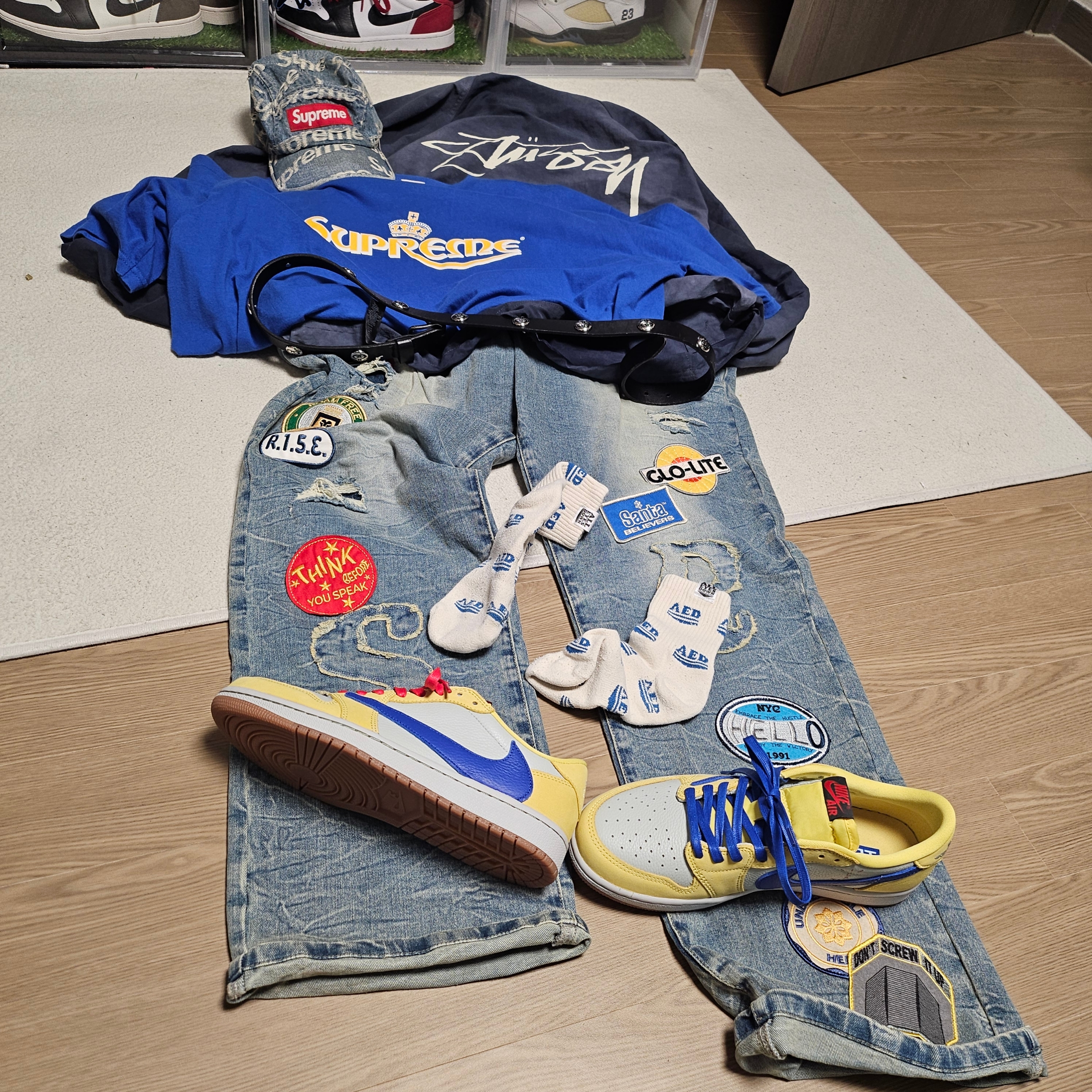 Supreme Frayed Logos Denim Camp Cap Blue - 21SS, Stussy SS Link Studded Belt Black 착용 스타일 - 2