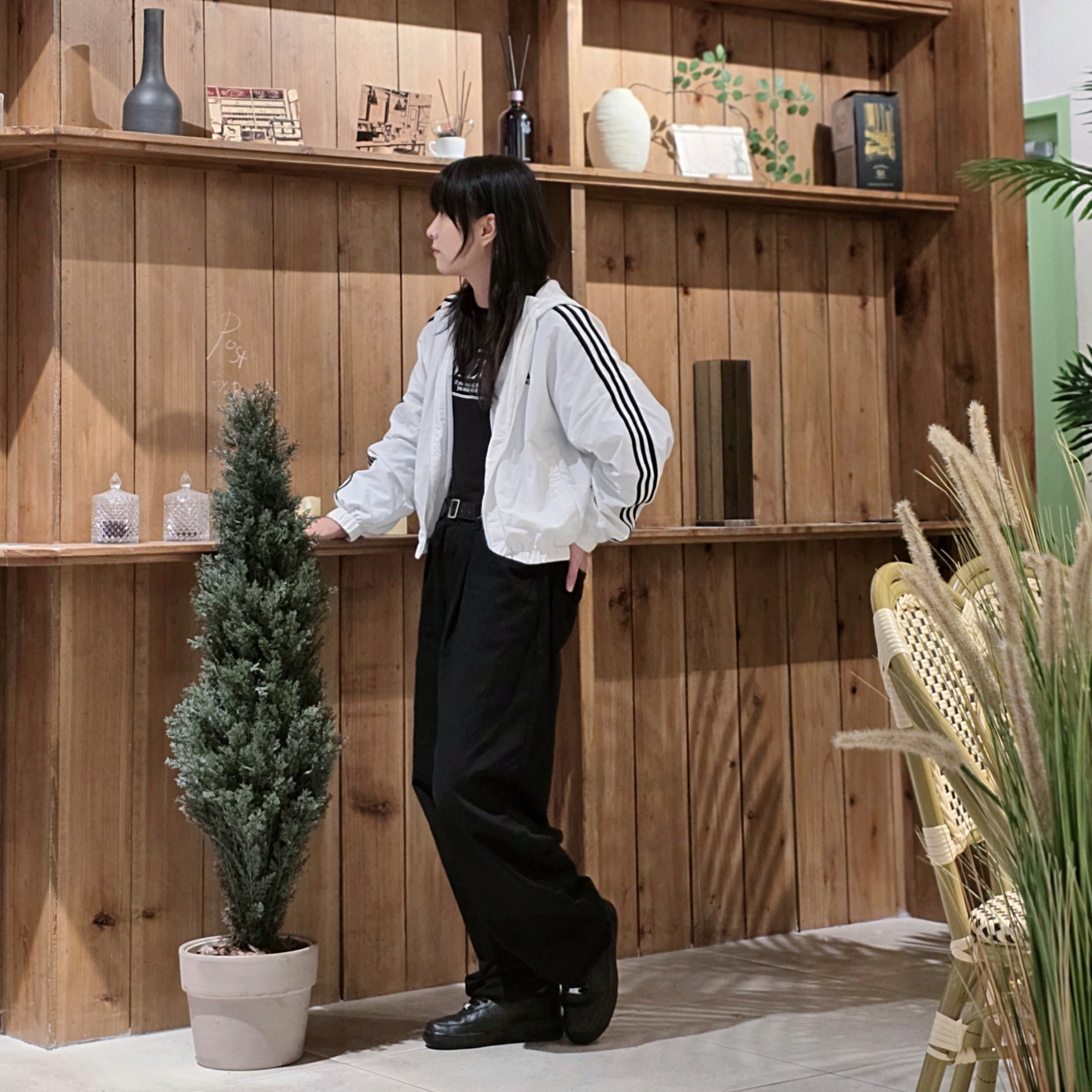 (W) Adidas Essential 3-Stripes Woven Windbreaker Jacket White - KR Sizing, Nike Air Force 1 '07 Low Triple Black 착용 스타일