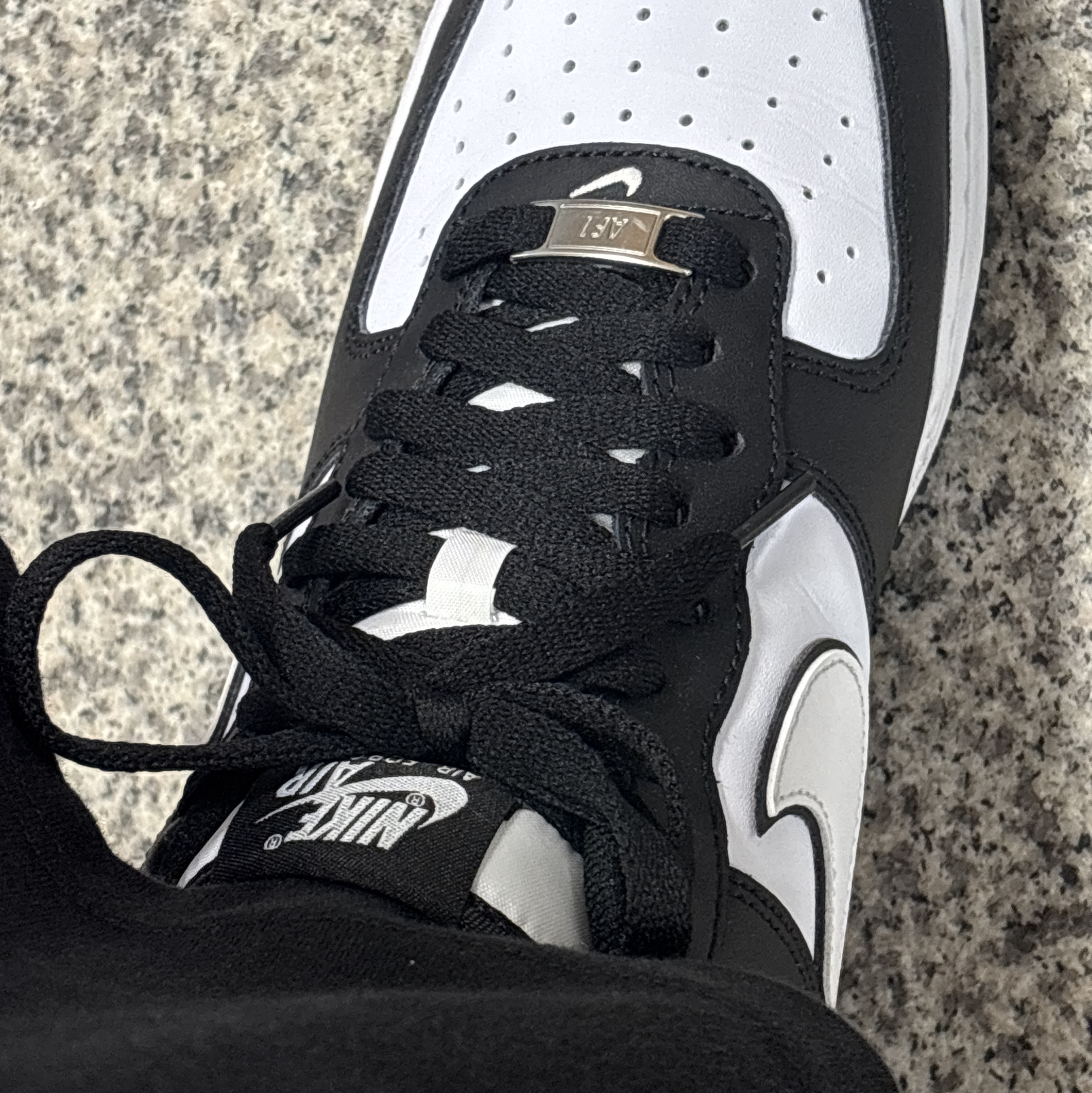 Nike Air Force 1 '07 Black White 착용 스타일