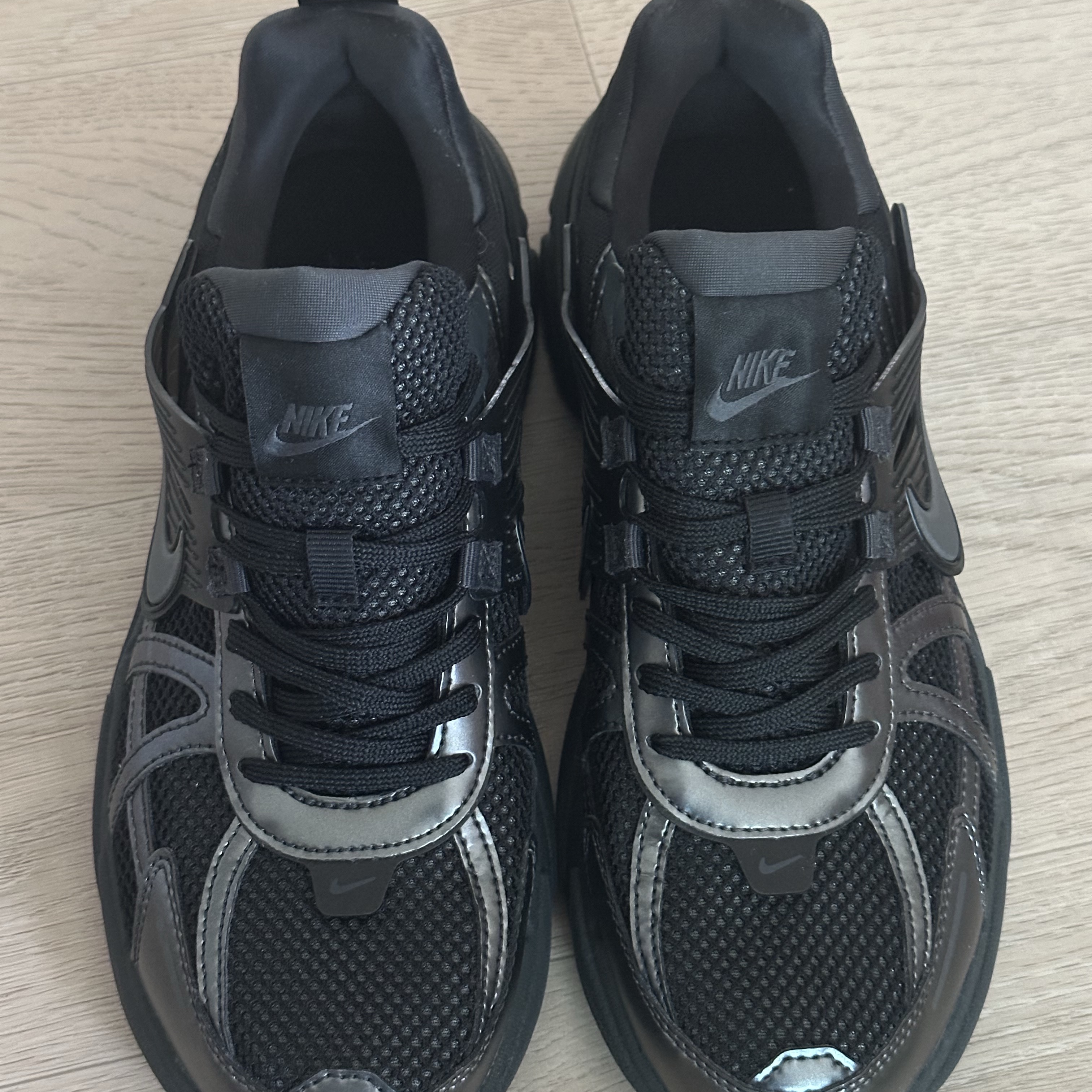 Nike V2K Run Black Anthracite 착용 스타일