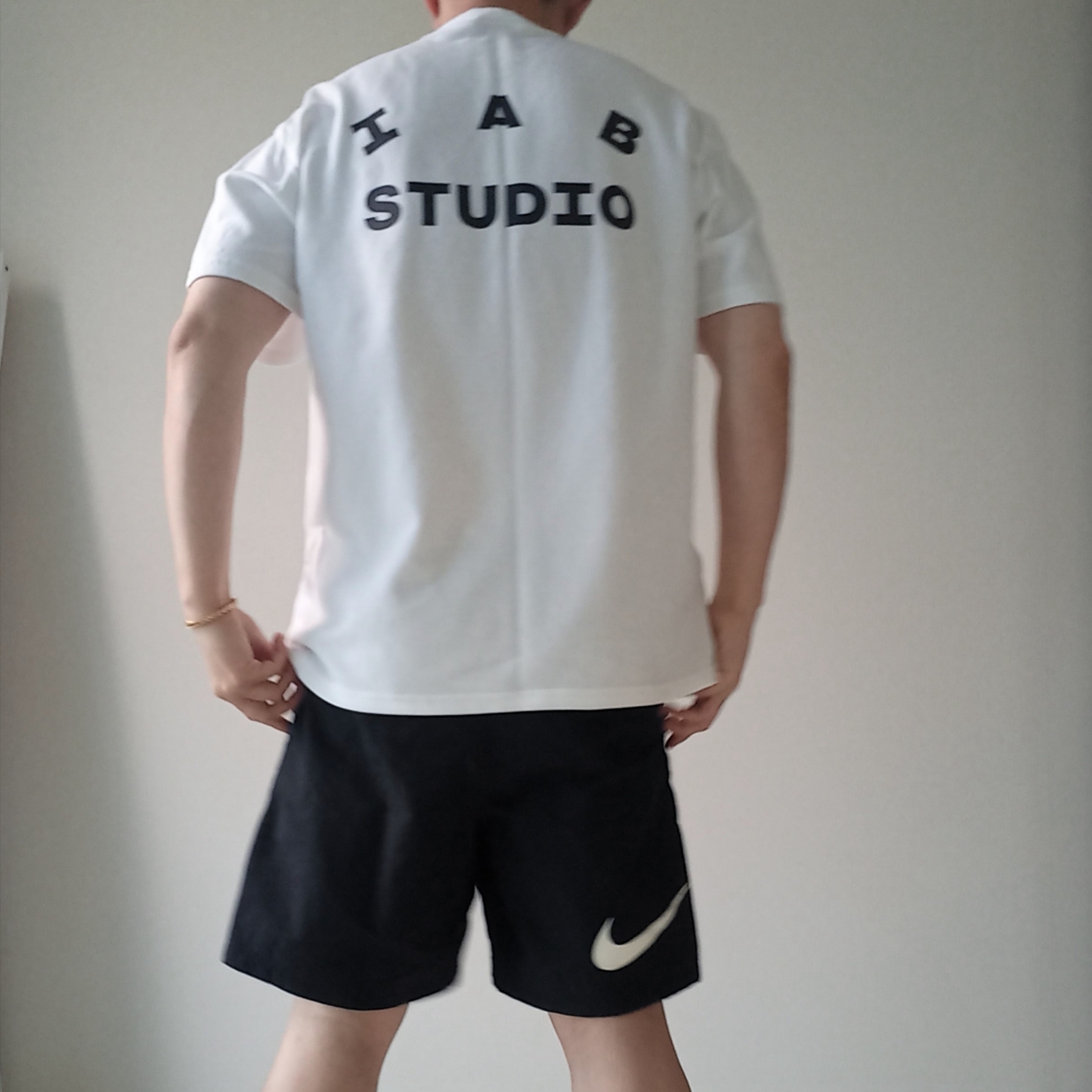 IAB Studio T-Shirt White - 23FW, Nike x Stussy Shorts Black (FJ9167-010) 착용 스타일 - 4
