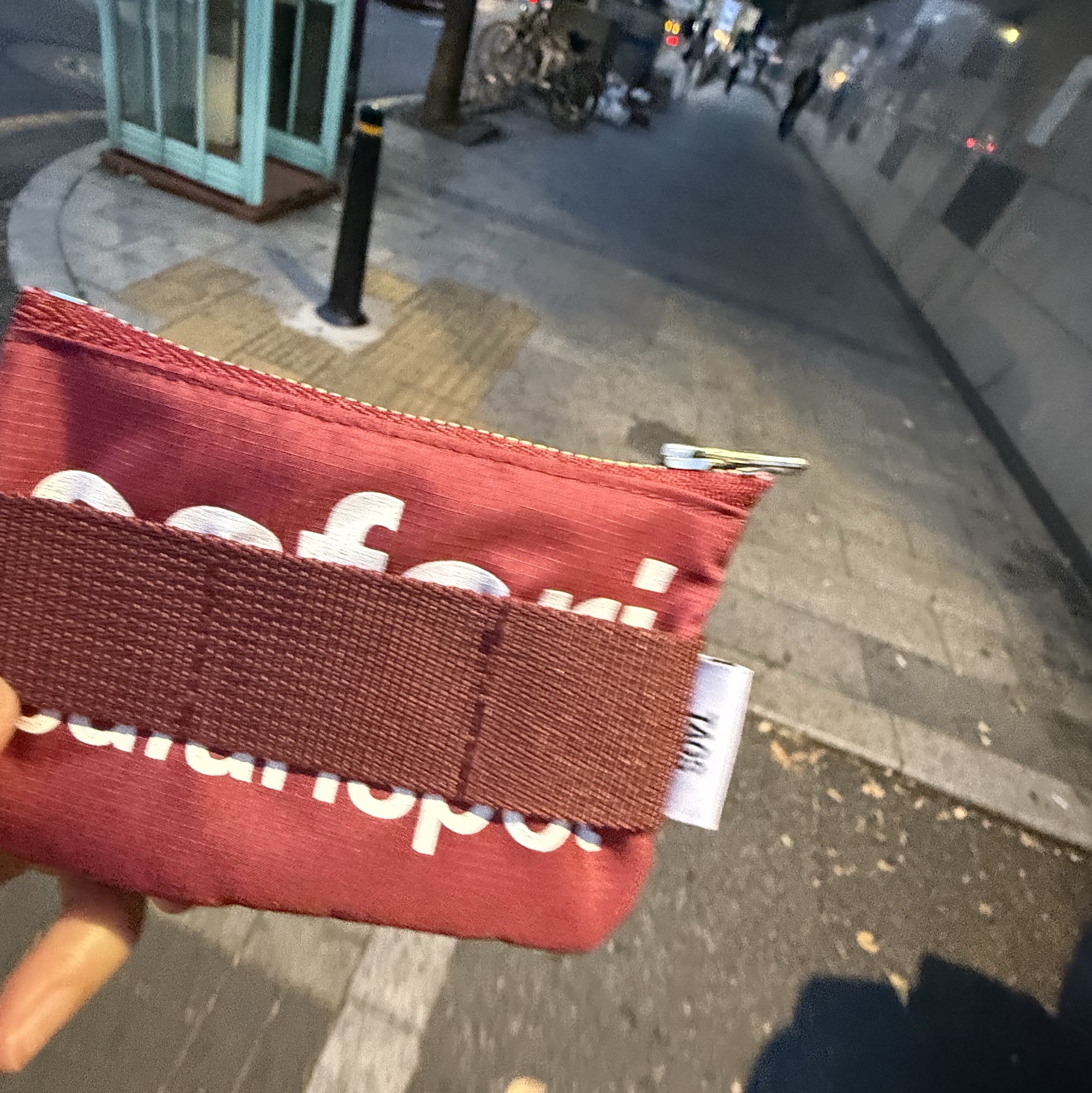 Safarispot Basic Safari Keyring Card Wallet Burgundy 착용 스타일