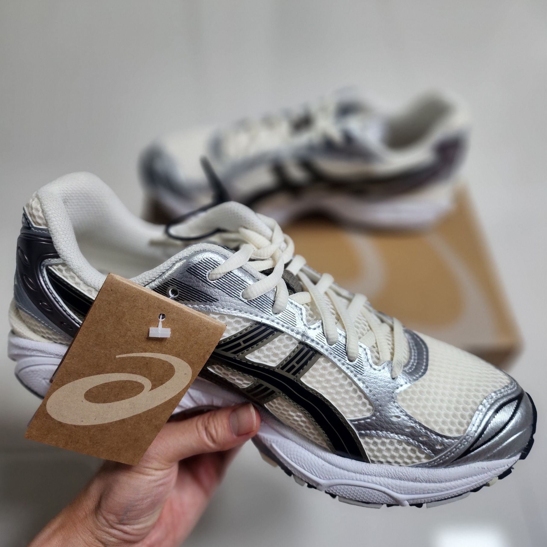 Asics Gel-Kayano 14 Cream Black 착용 스타일 - 2