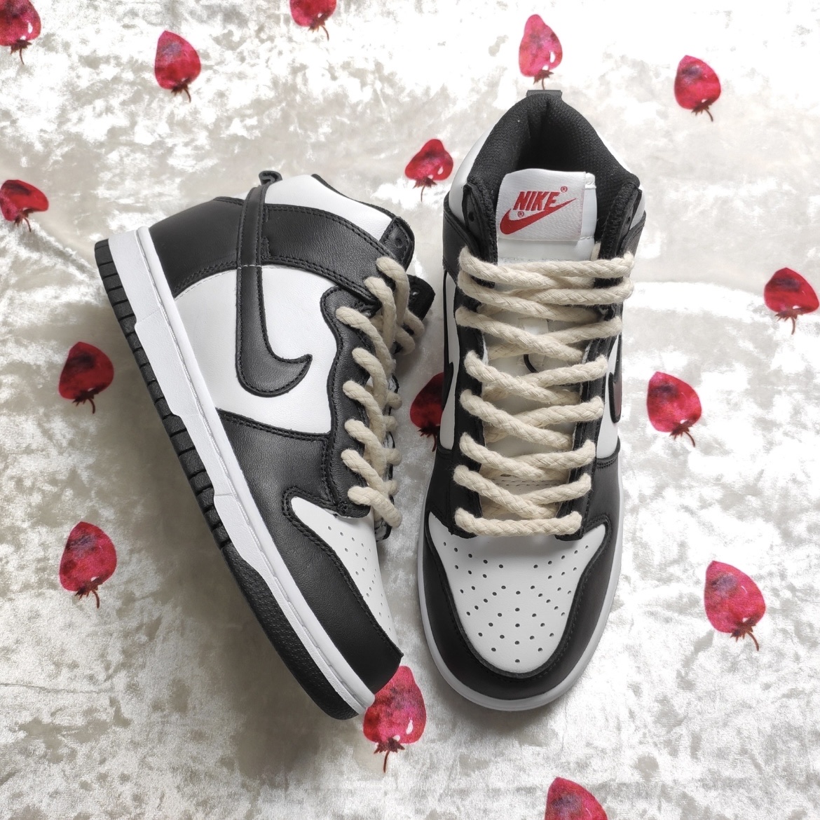 Nike Dunk Low SE Photon Dust and Summit White 착용 스타일 - 3