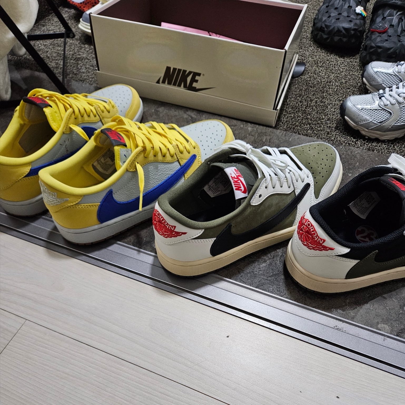 (W) Jordan 1 x Travis Scott Retro Low OG SP Canary 착용 스타일
