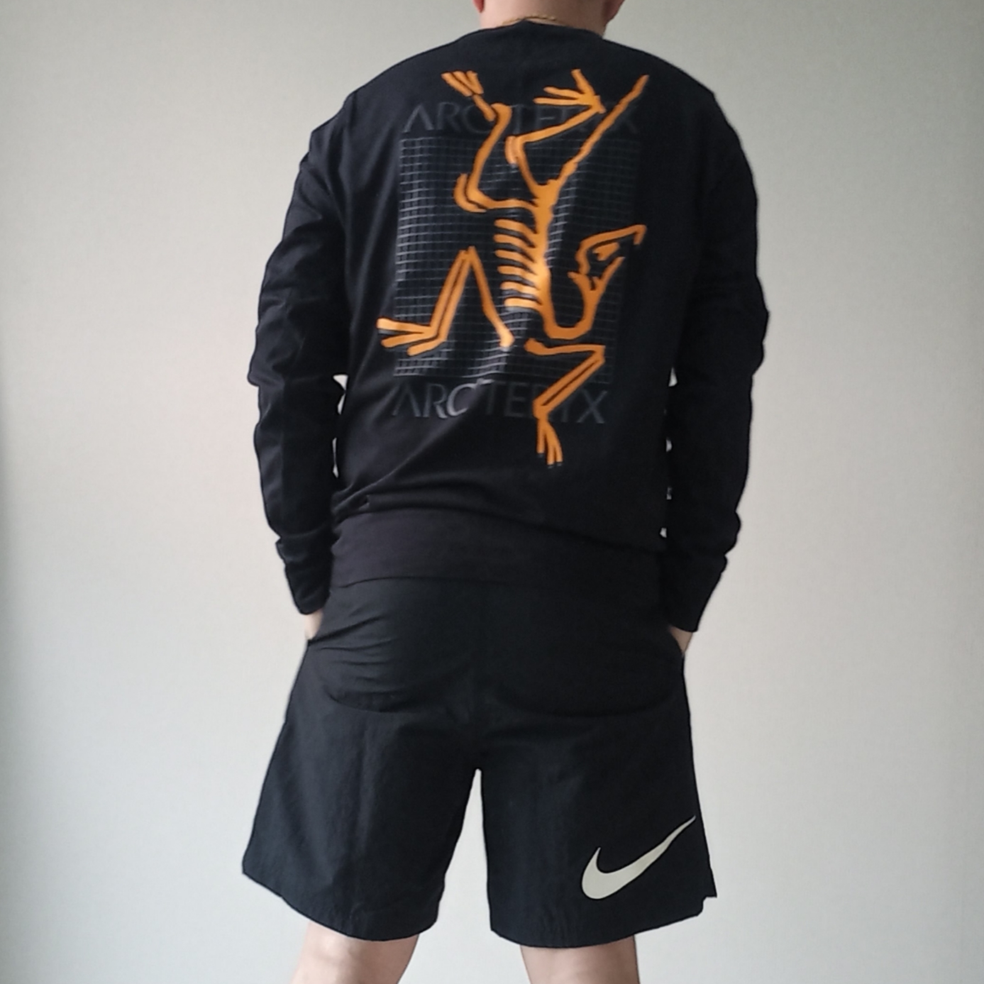 Arc'teryx Arc'Multi Bird Logo LS T-Shirt Black, Nike x Stussy Shorts Black (FJ9167-010) 착용 스타일 - 4