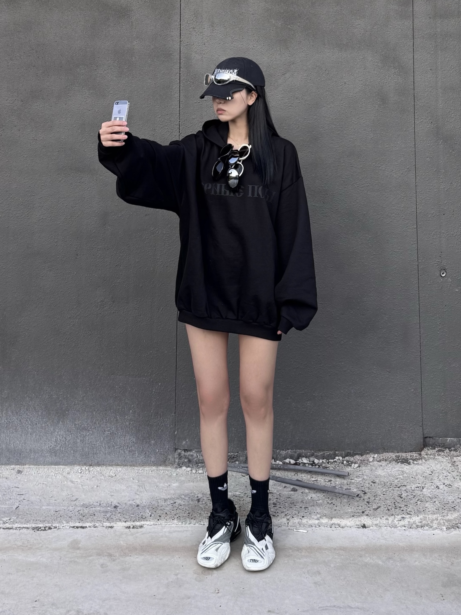 (W) Balenciaga Tyrex Sneakers Black White, Yeezy x Gosha Rubchinskiy YZY Black Dogs Hoodie Black 착용 스타일