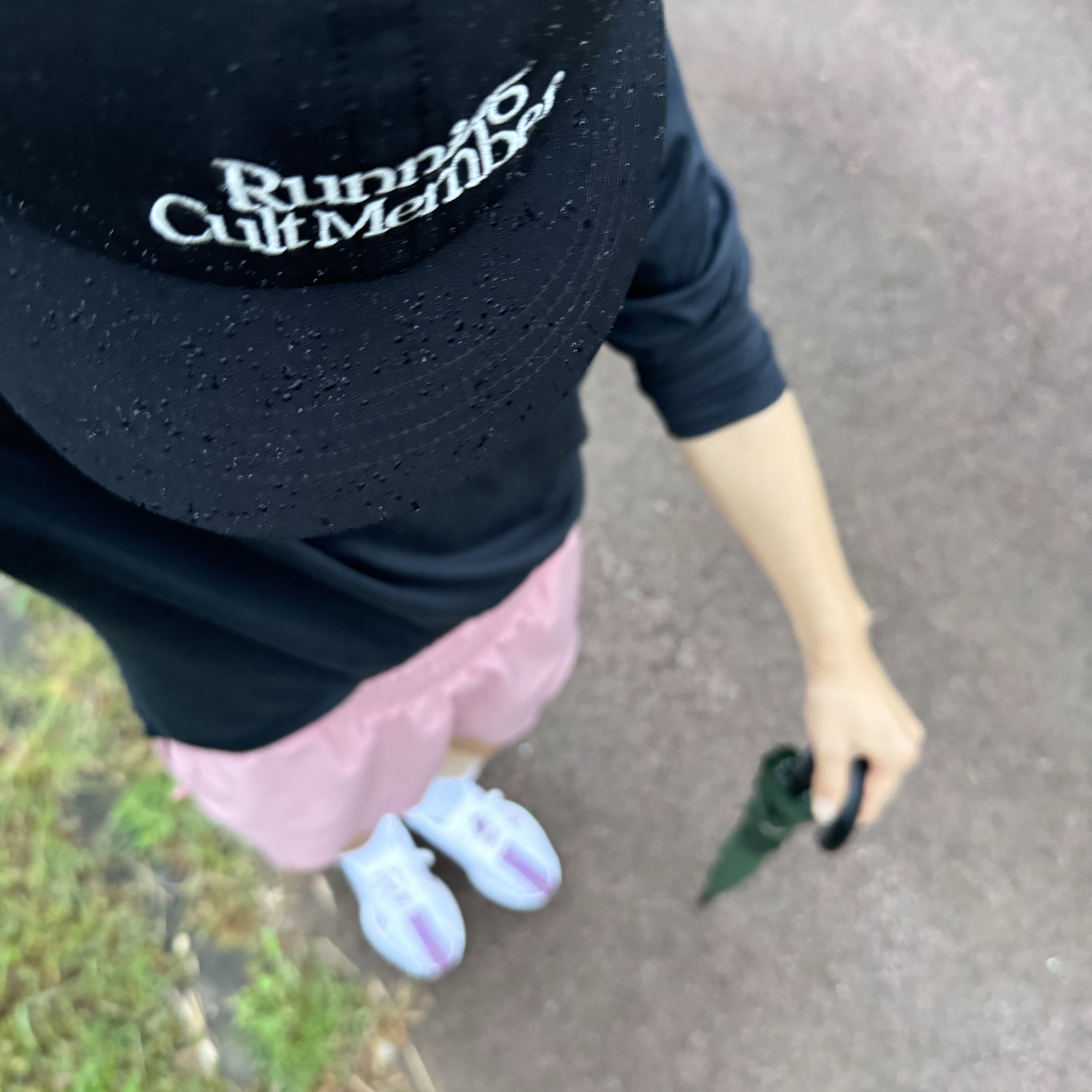 Satisfy Peaceshell Running Cap Black 착용 스타일 - 4