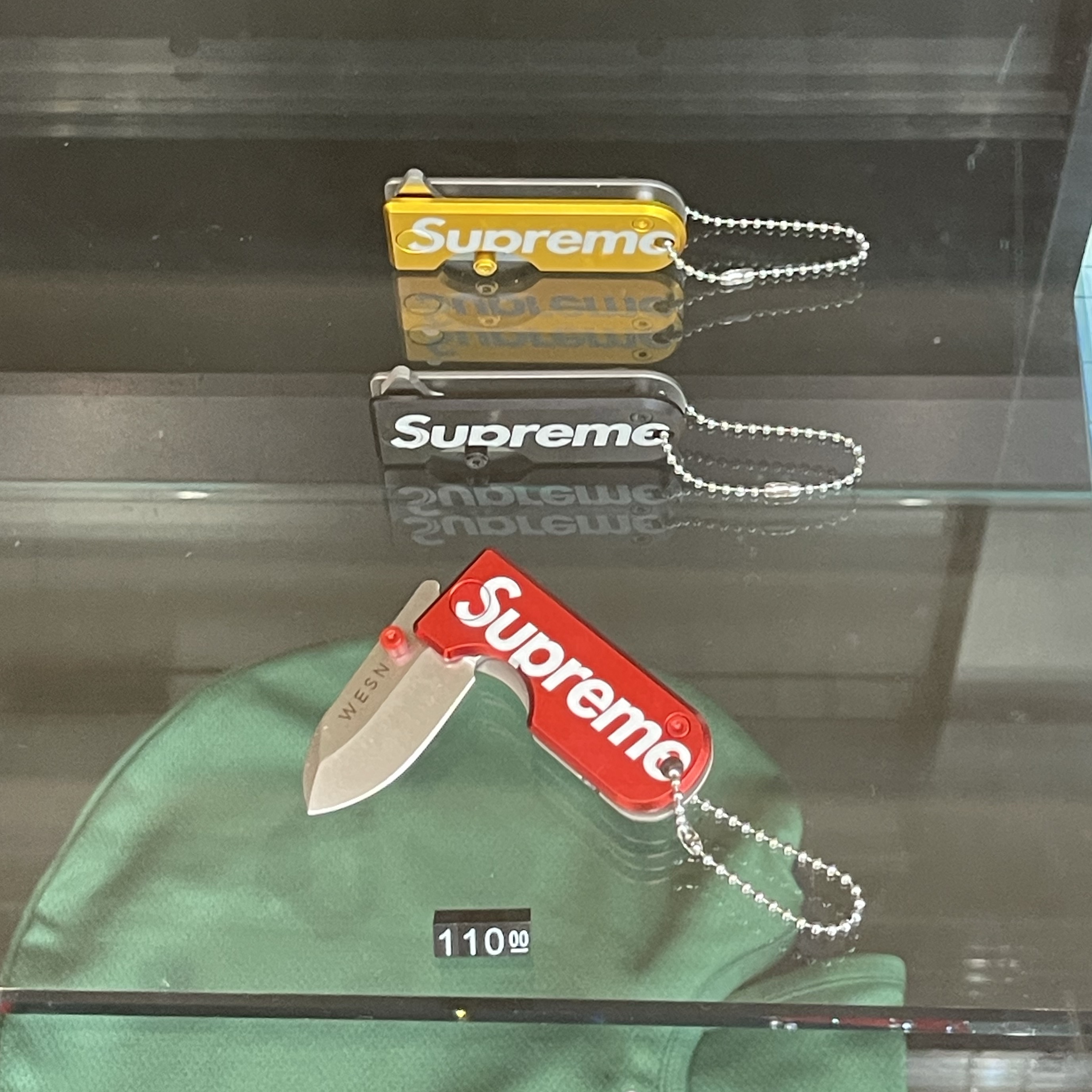 Supreme x WESN Microblade Red - 24FW 착용 스타일 - 2