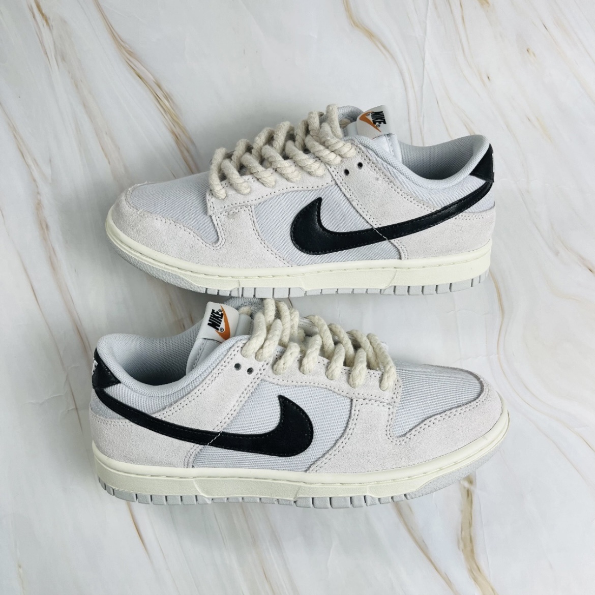 Nike Dunk Low SE Photon Dust and Summit White 착용 스타일 - 1