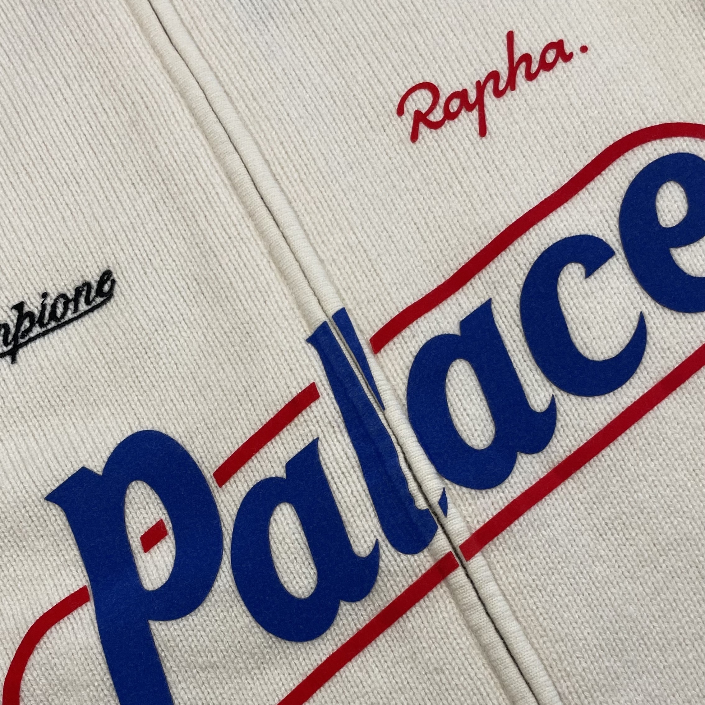 Palace Rapha Zip Knit White - 24FW 착용 스타일