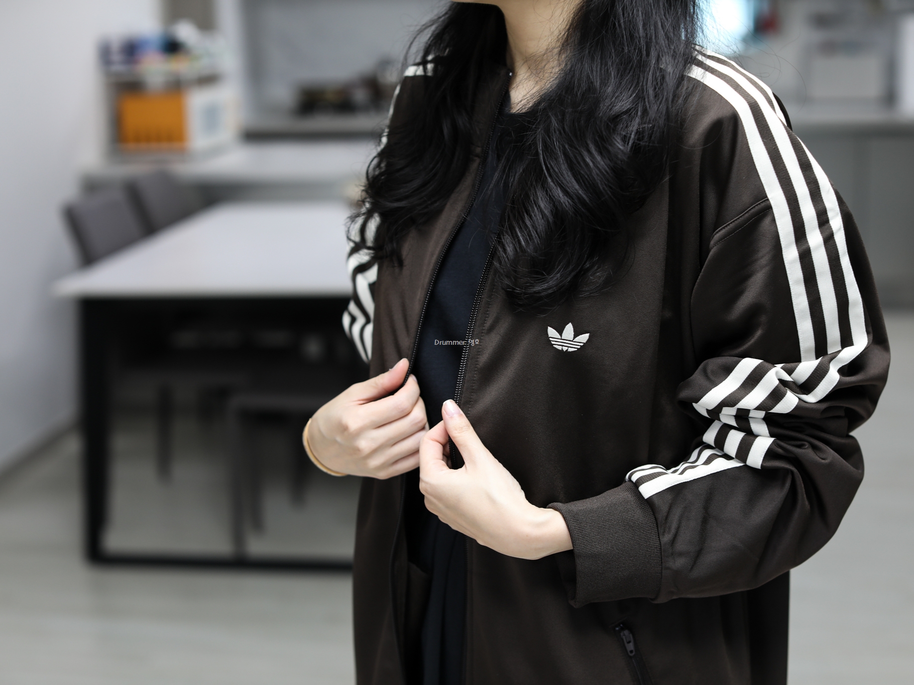 Adidas Originals Track Jacket Gender Neutral Dark Brown Wonder White - KR Sizing 착용 스타일