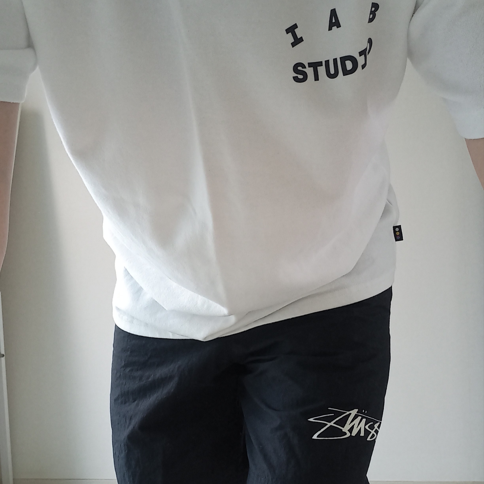 IAB Studio T-Shirt White - 23FW, Nike x Stussy Shorts Black (FJ9167-010) 착용 스타일 - 3