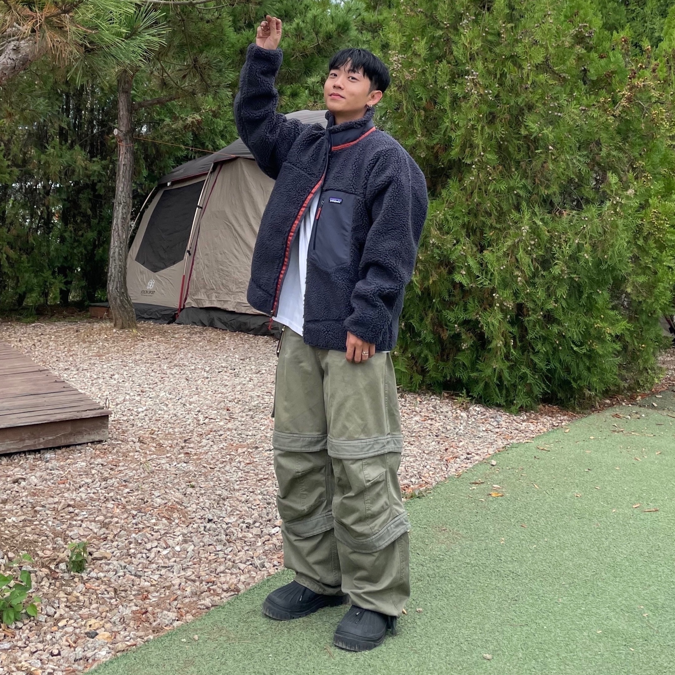 Farfromwhat Far Layered Work Pants Olive, Patagonia Classic Retro-X Jacket New Navy Wax Red 착용 스타일 - 1
