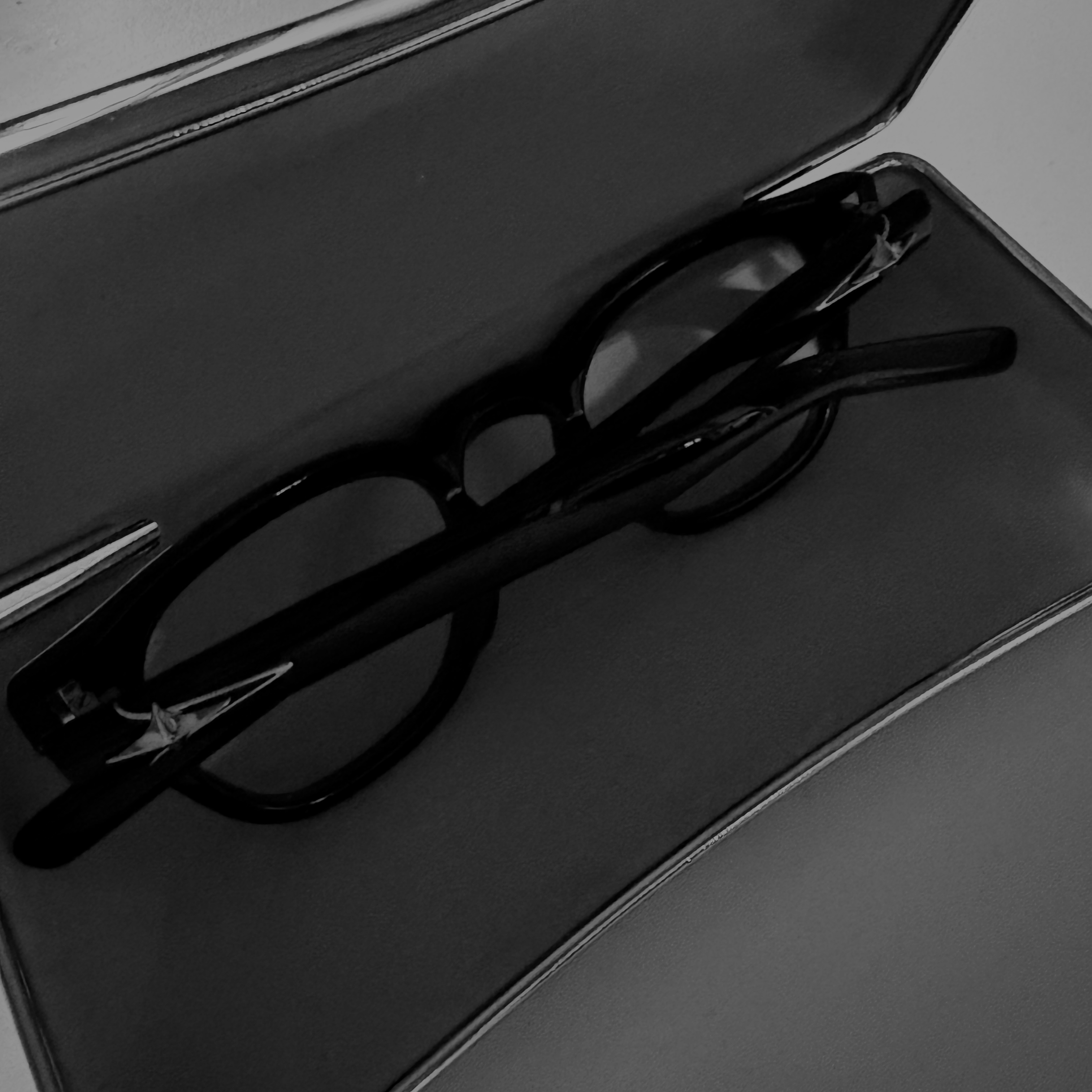 Gentle Monster Vonzo 01 Black 착용 스타일 - 2