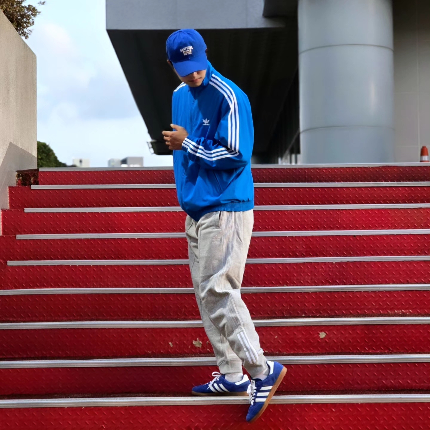 Adidas Adicolor Woven Firebird Track Top Blue Bird  - KR Sizing, Adidas Adicolor Woven Firebird Track Top Blue Bird  - US Sizing 착용 스타일 - 8