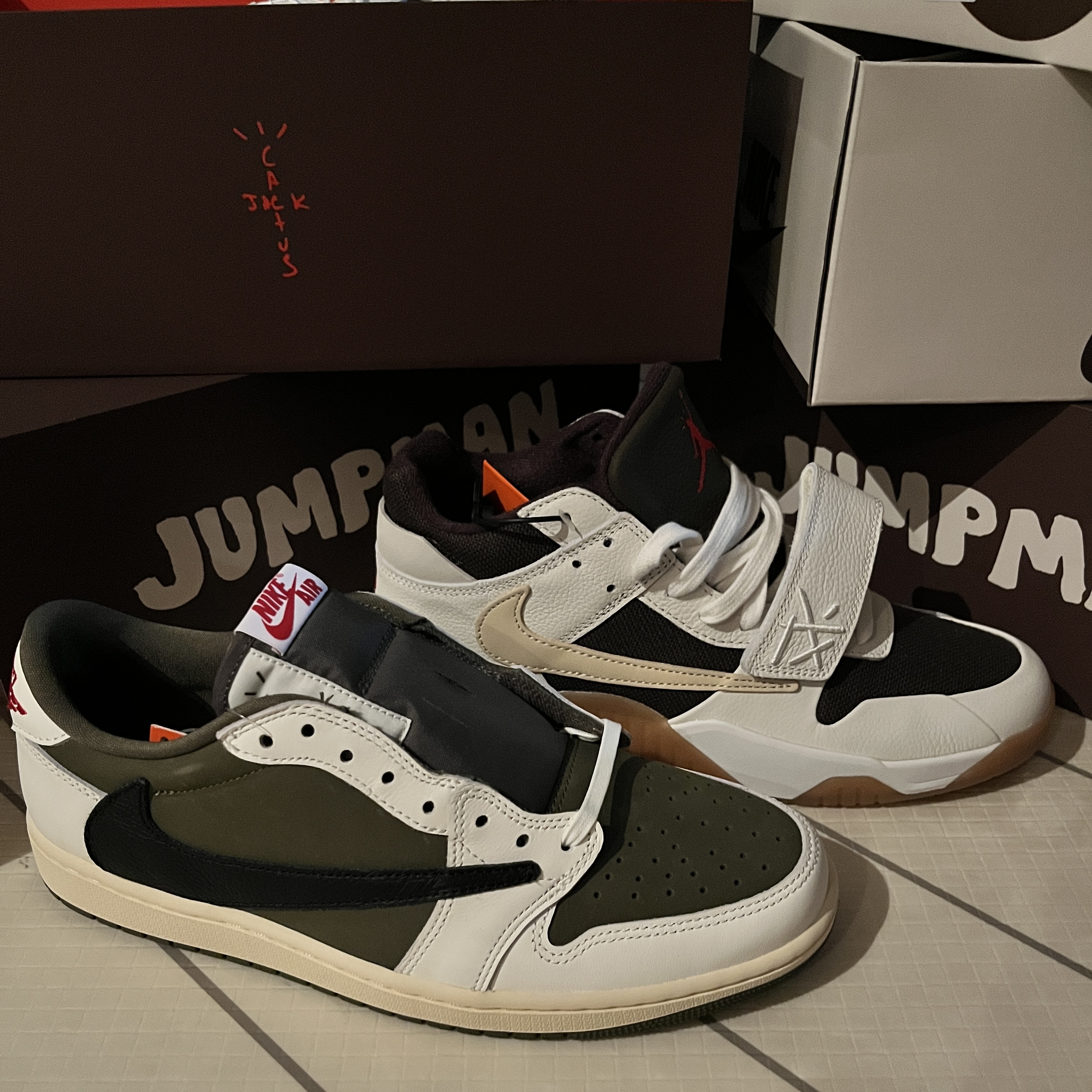 Jordan 1 x Travis Scott Retro Low OG SP Reverse Olive, Jordan x Travis Scott Jumpman Jack TR Sail and Dark Mocha 착용 스타일 - 5