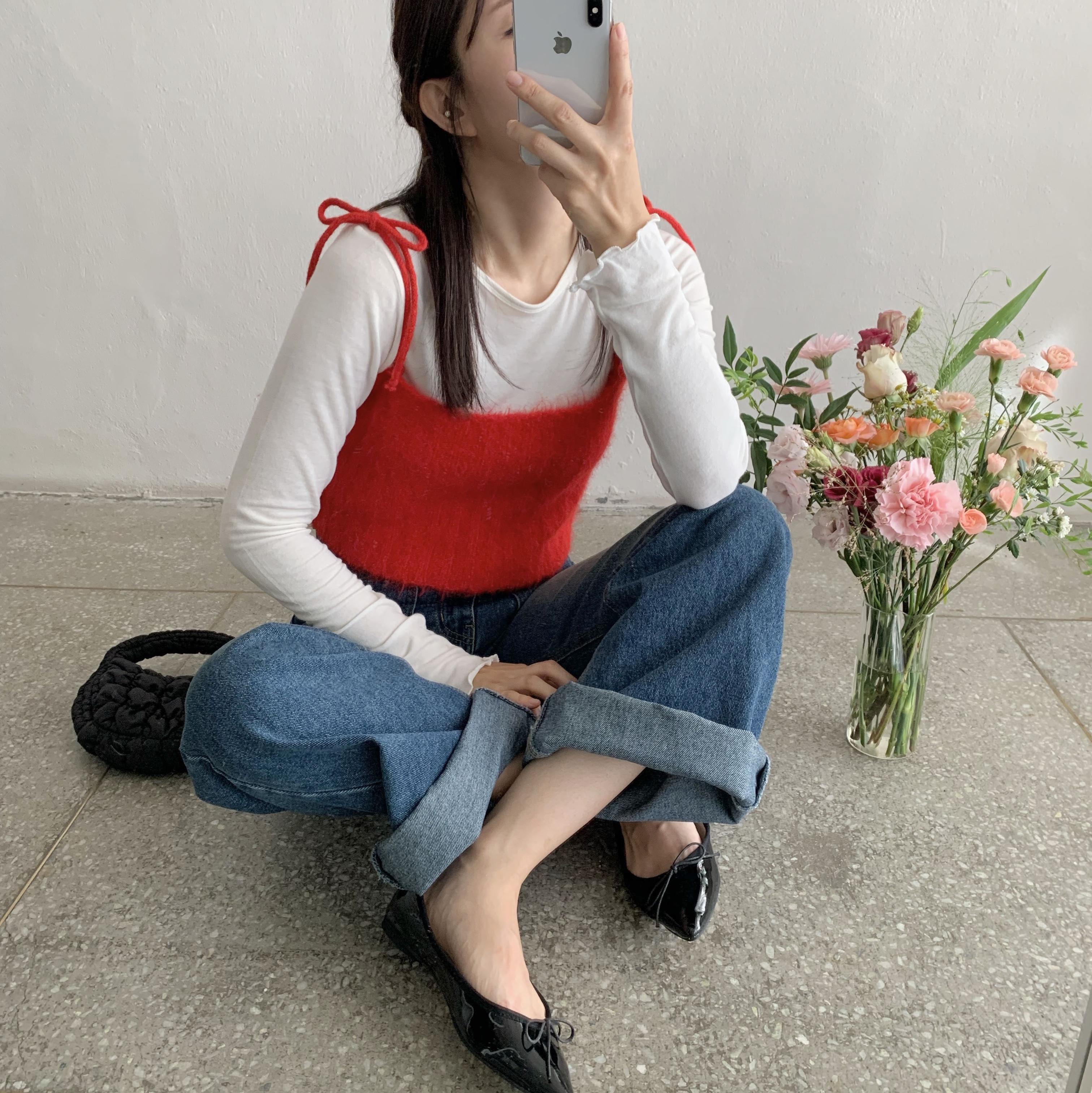COS Quilted Micro Bag Black 착용 스타일 - 2