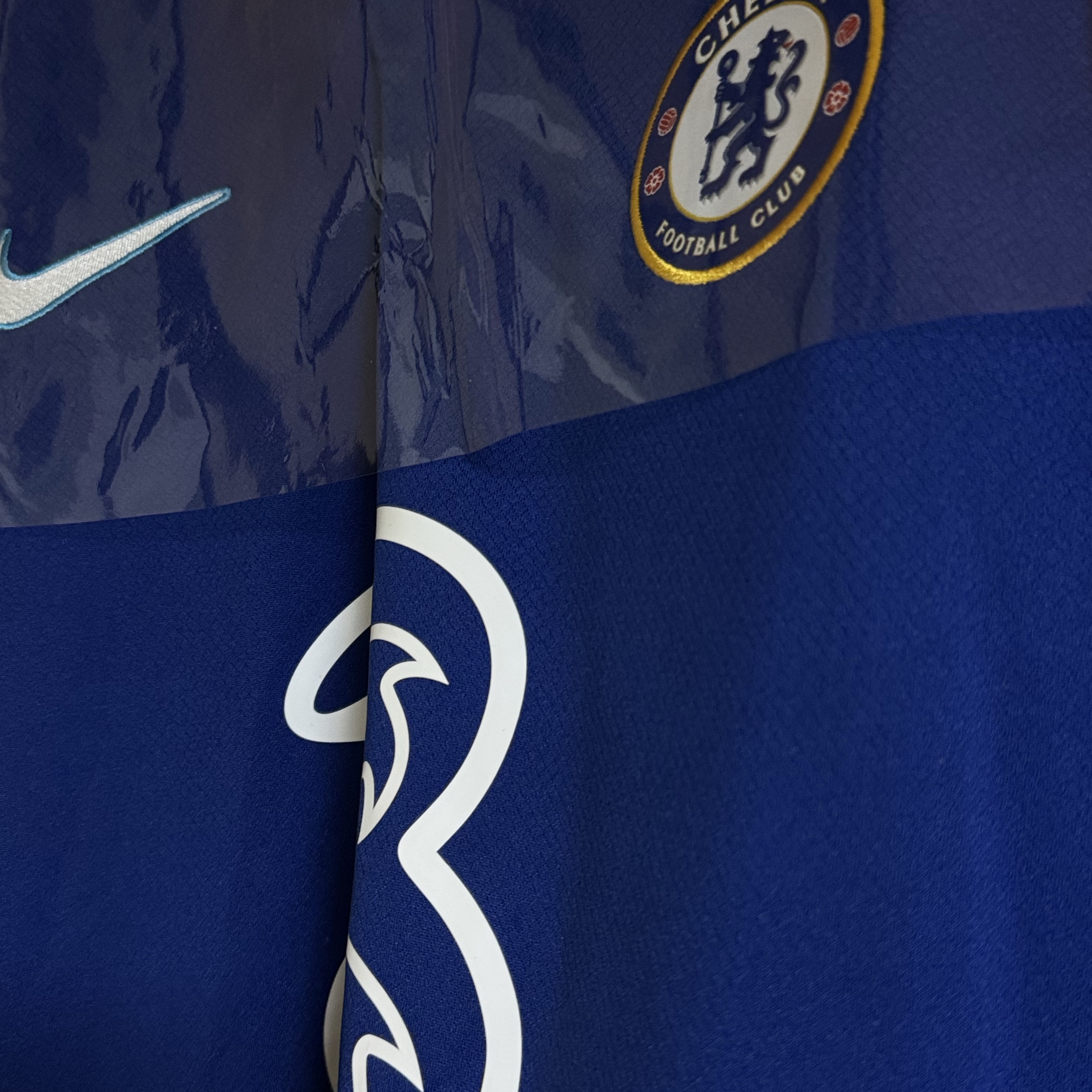 Nike Chelsea FC 2023/24 Stadium Home Dri-Fit Jersey Rush Blue (Non Marking & Non Sponser Ver.), Nike Chelsea FC 2022/23 Stadium Home Dri-Fit Jersey Rush Blue (Non Marking Ver.) 착용 스타일 - 2