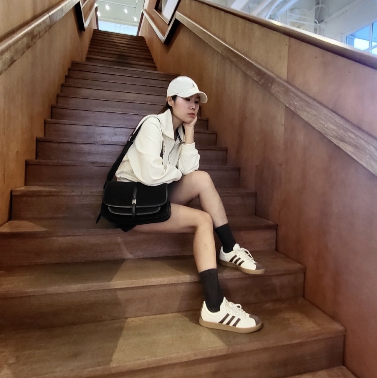 Adidas VL Court 2.0 Cream Brown 착용 스타일 - 2