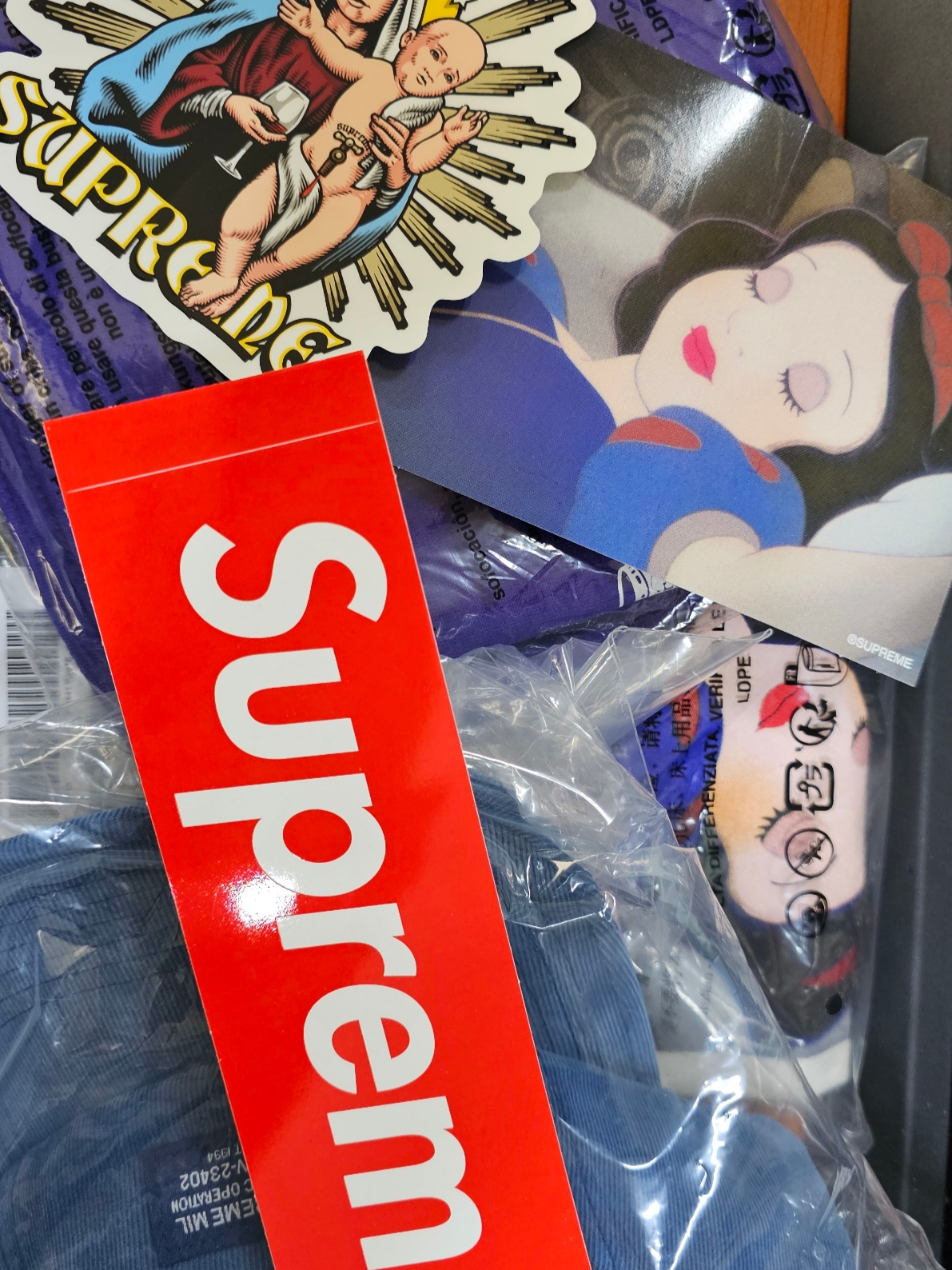 Supreme Corduroy Pocket Camp Cap Blue - 24FW, Supreme 4 Life T-Shirt Purple - 24FW 착용 스타일