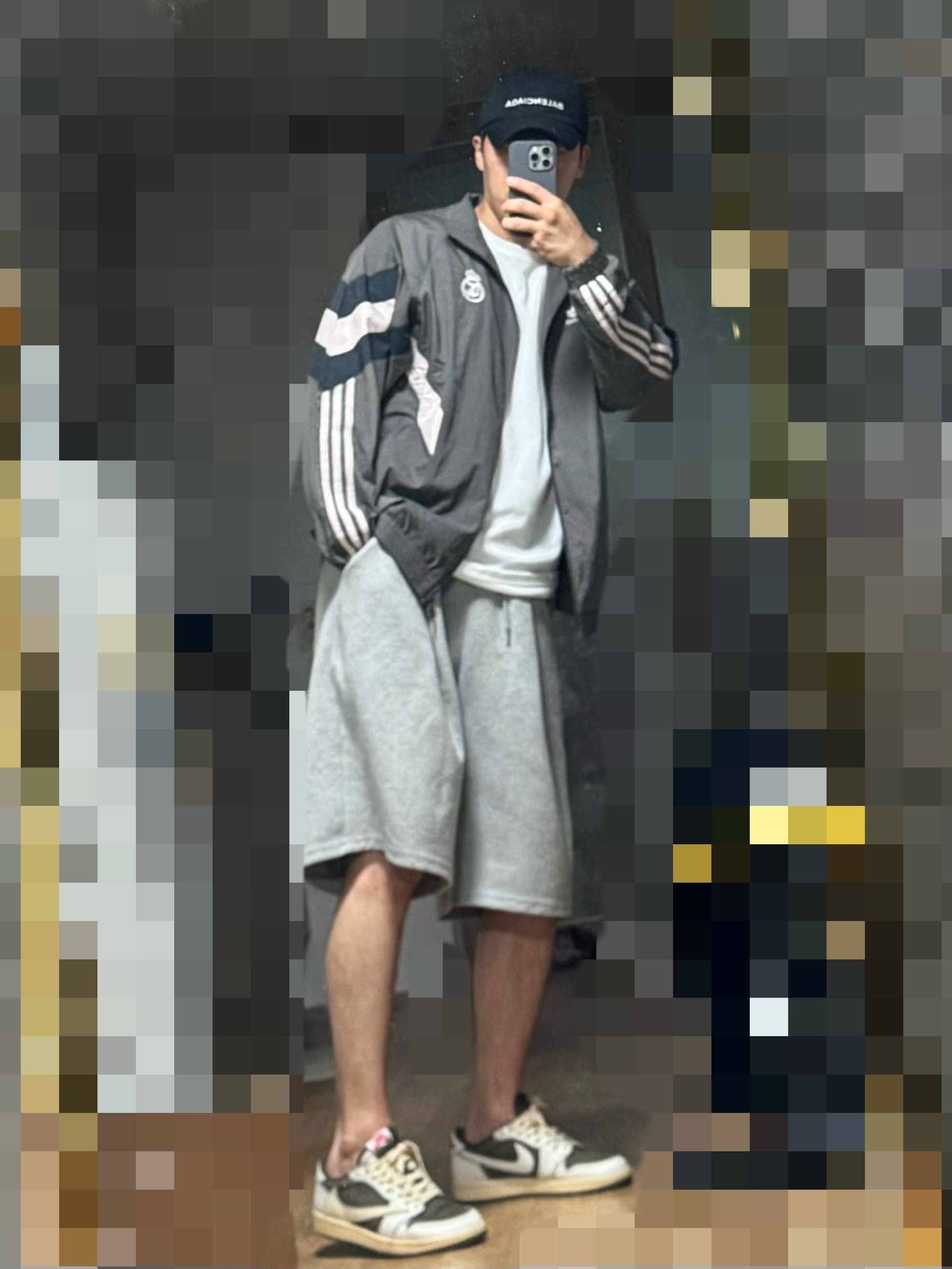 Adidas Real Madrid Originals Track Top Charcoal Grey - KR Sizing, Jordan 1 x Travis Scott Retro Low OG SP Sail and Ridgerock 착용 스타일