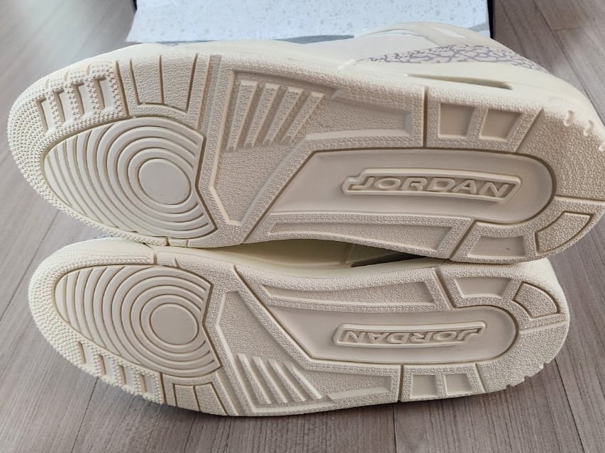 Jordan Spizike Low Coconut Milk Smoke Grey 착용 스타일