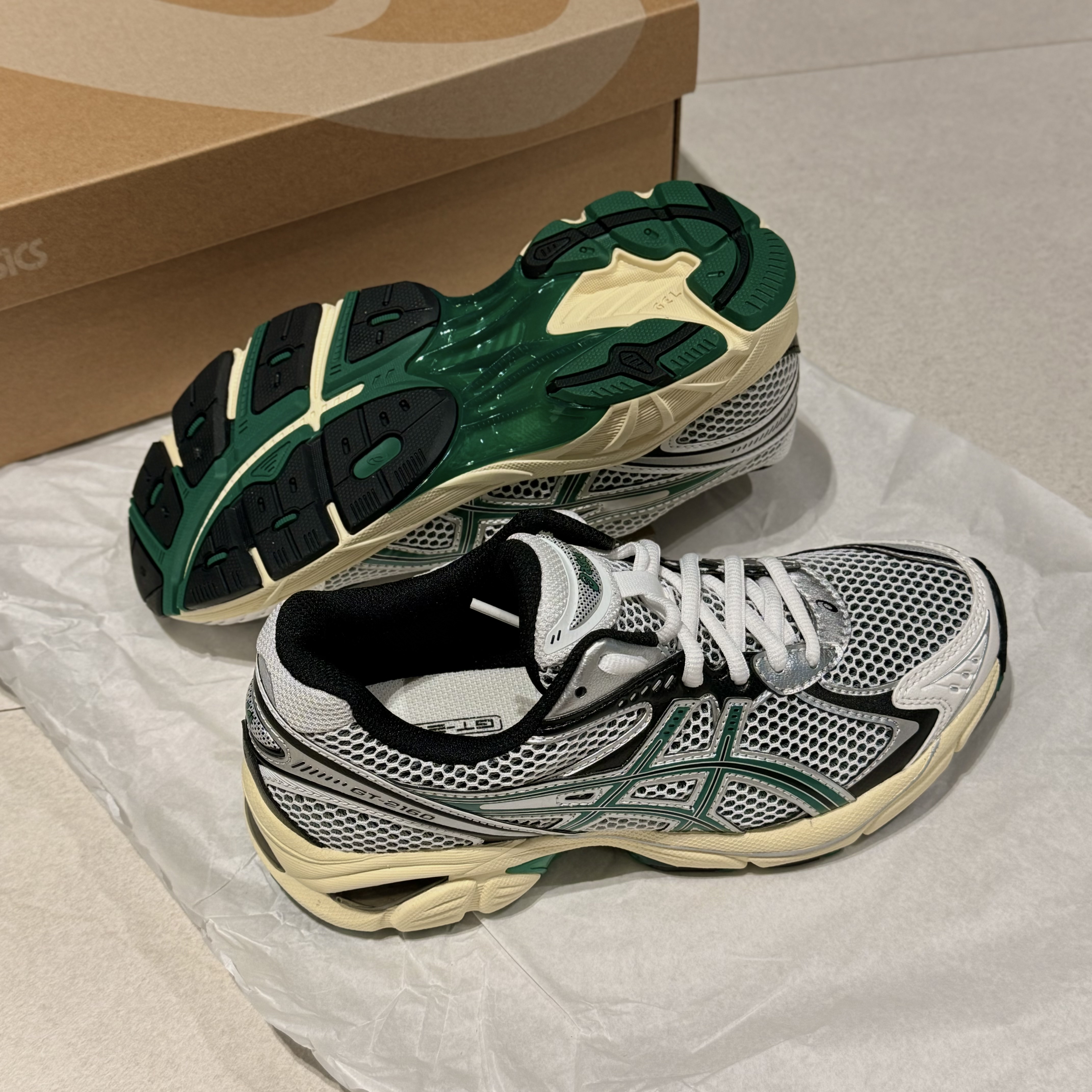Asics GT-2160 White Jasper Green 착용 스타일 - 1