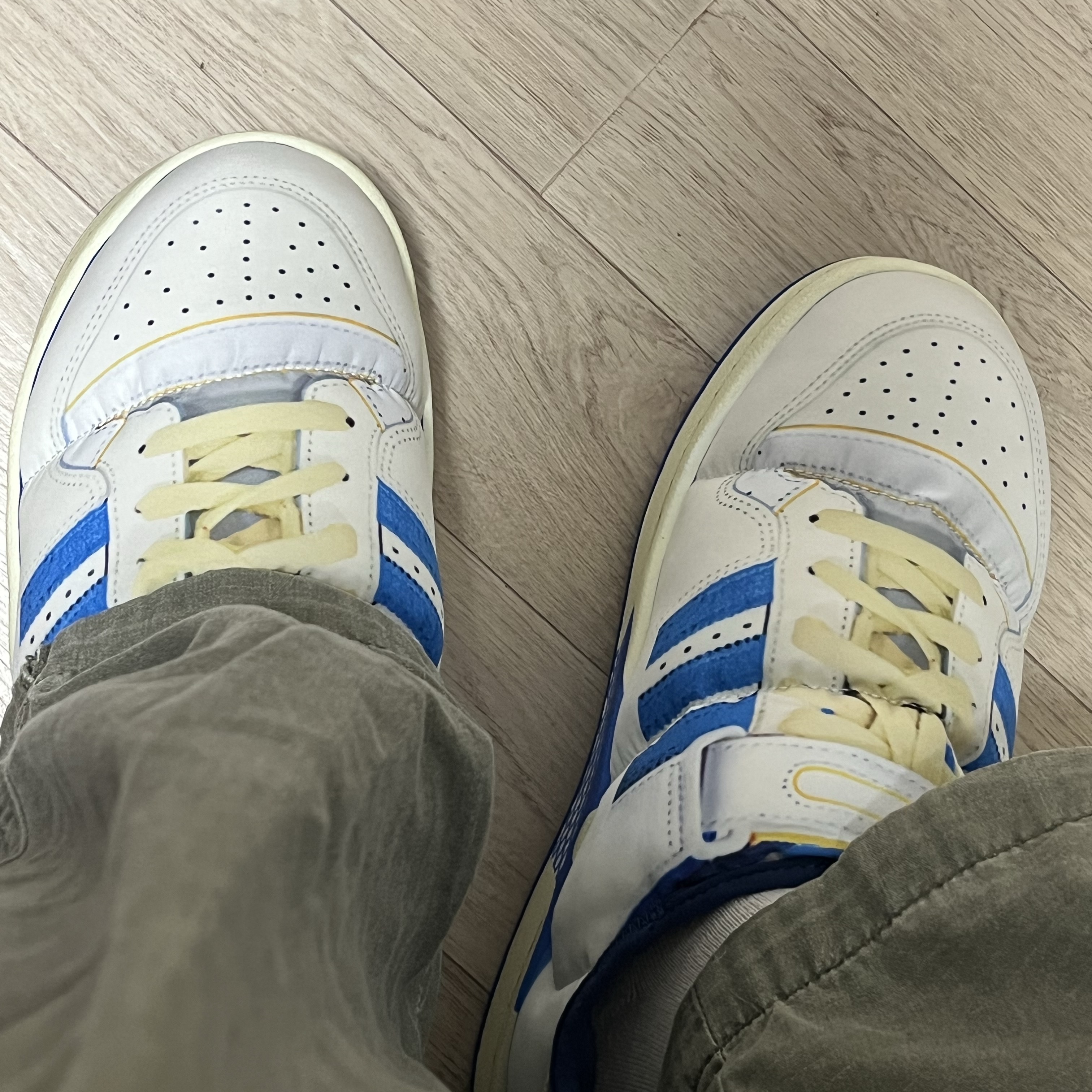 Adidas Puffylette Forum 84 Cloud White 착용 스타일 - 1
