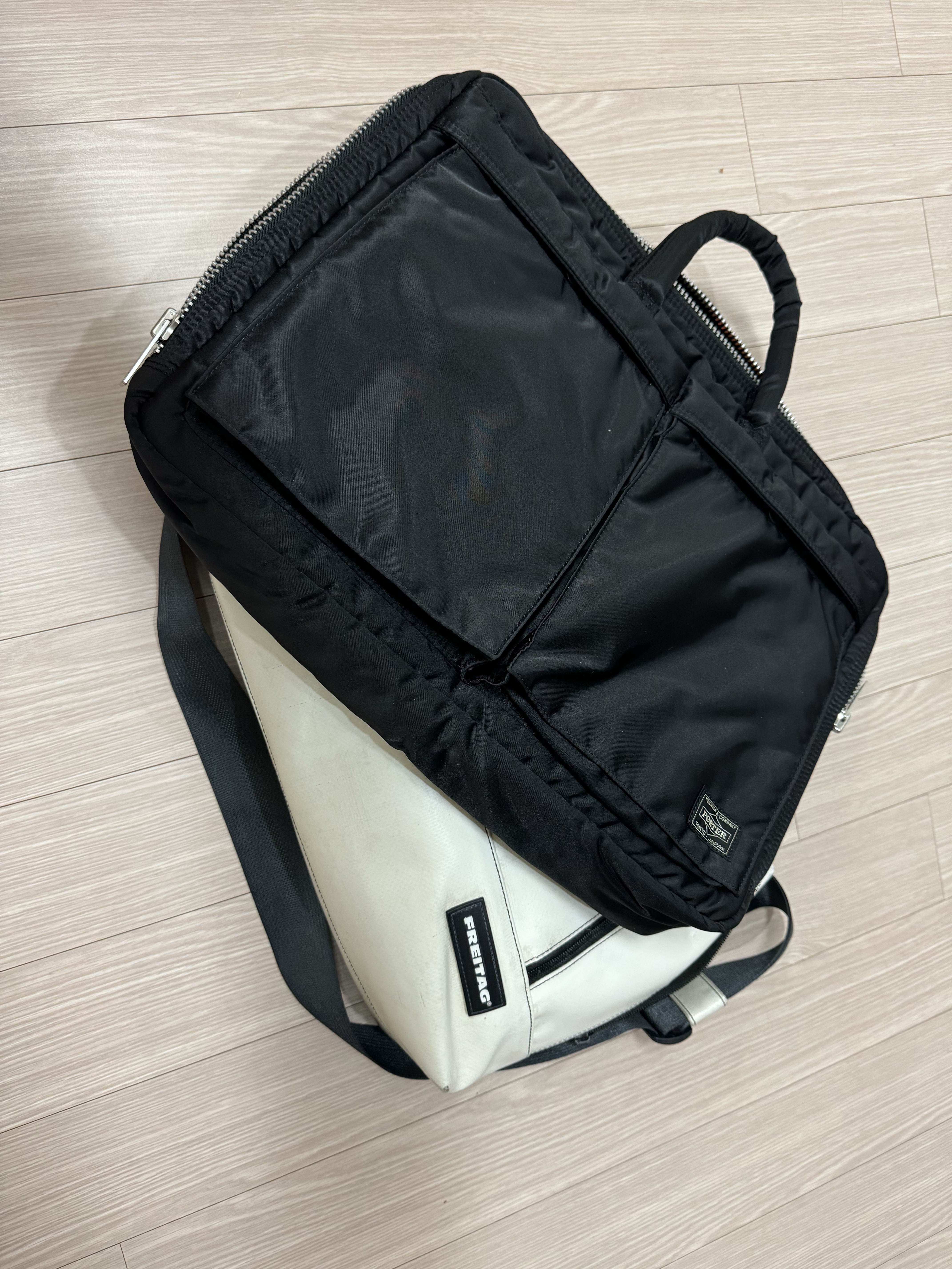 Porter Tanker 2Way Briefcase Black 착용 스타일 - 3