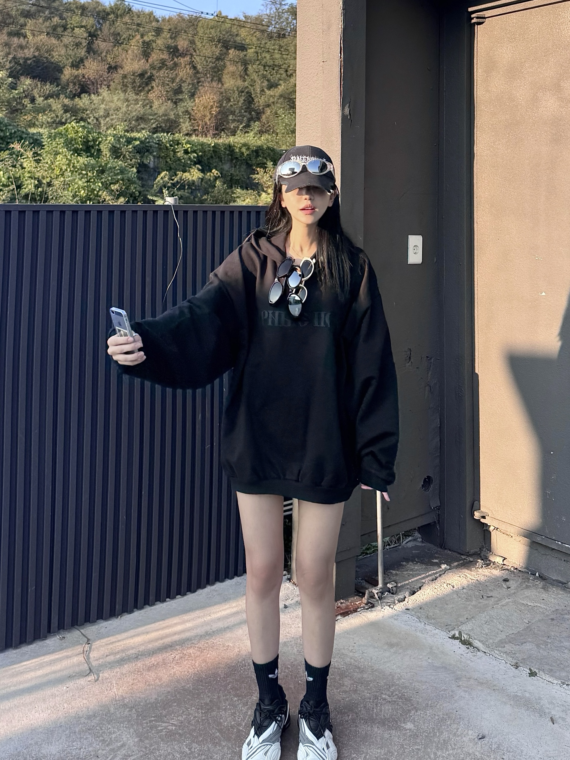 (W) Balenciaga Tyrex Sneakers Black White, Yeezy x Gosha Rubchinskiy YZY Black Dogs Hoodie Black 착용 스타일