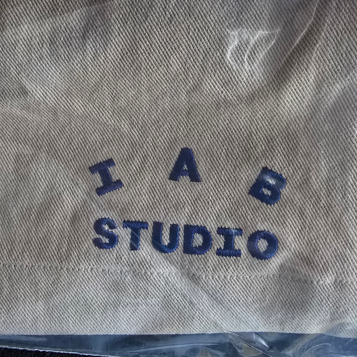IAB Studio Chino Shorts Beige 착용 스타일