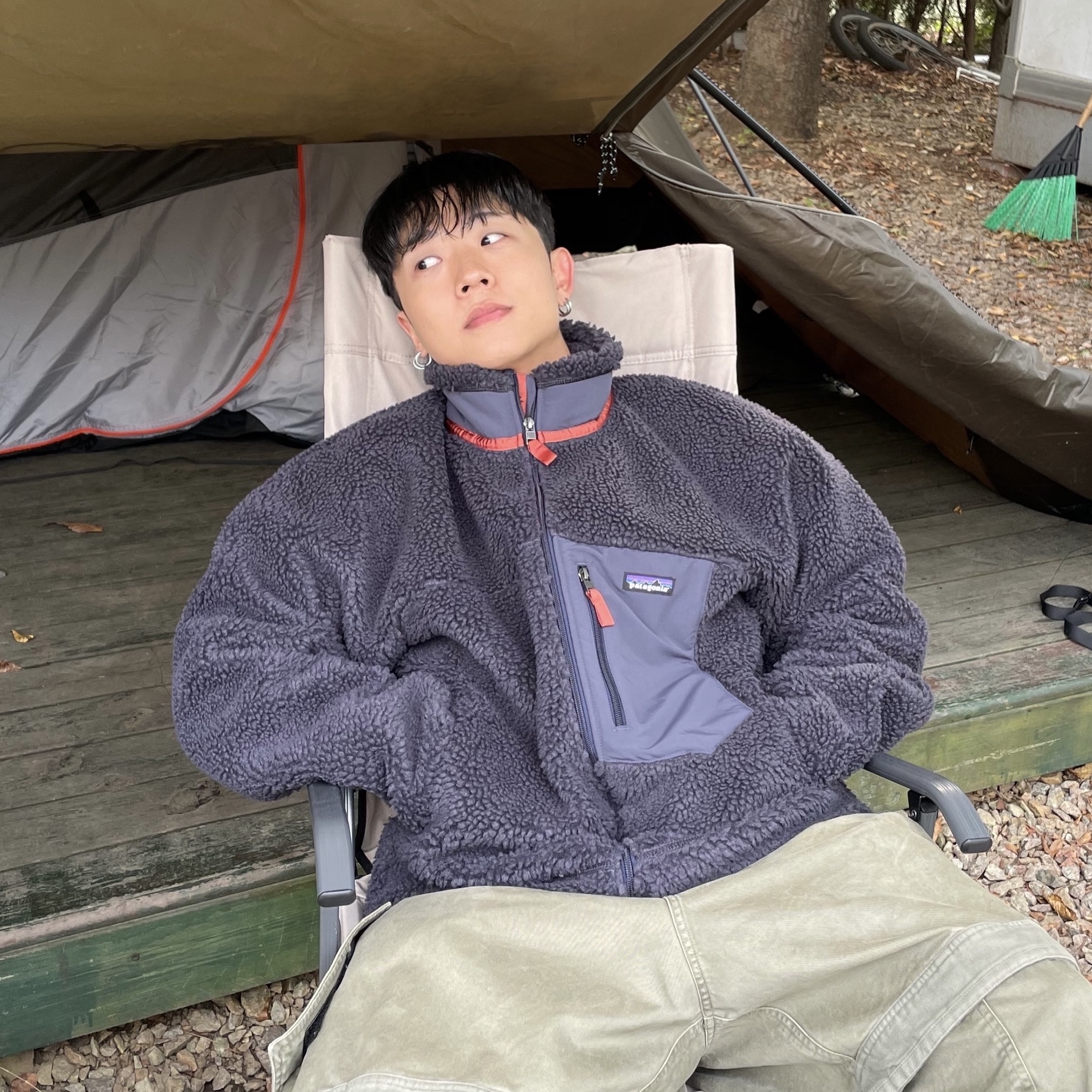 Farfromwhat Far Layered Work Pants Olive, Patagonia Classic Retro-X Jacket New Navy Wax Red 착용 스타일 - 3
