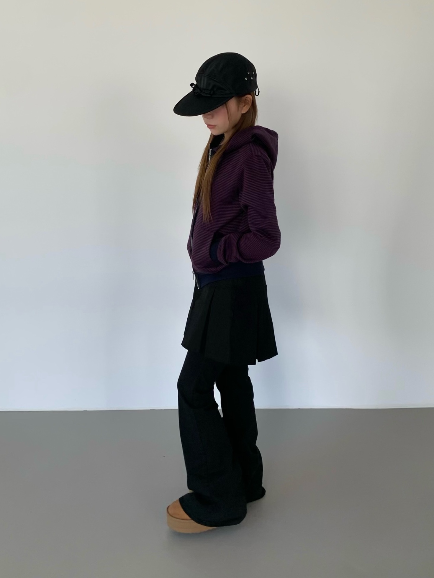 YOUCHE QS Duck Cap Black, (W) UGG Classic Mini Platform Boots Chestnut 착용 스타일