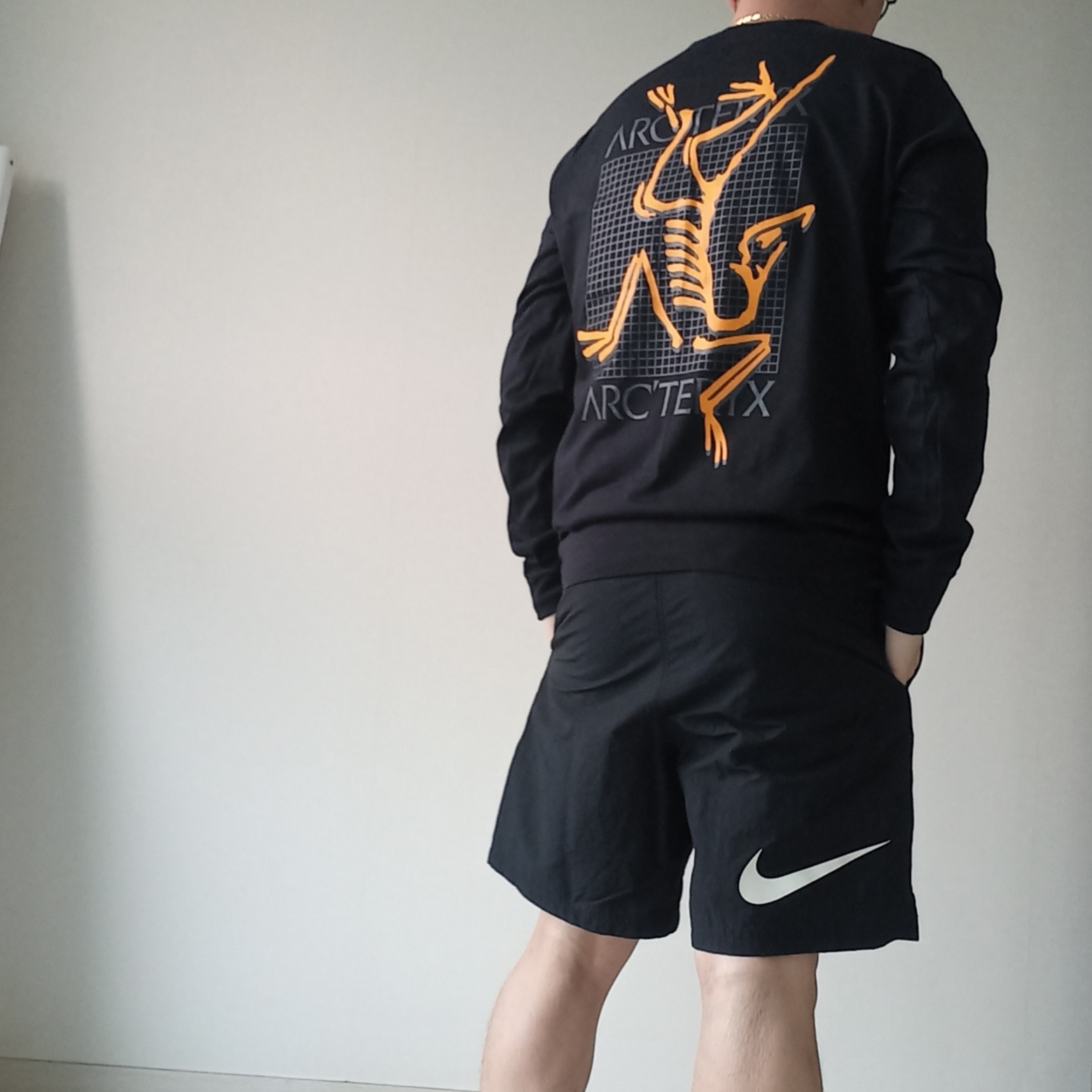 Arc'teryx Arc'Multi Bird Logo LS T-Shirt Black, Nike x Stussy Shorts Black (FJ9167-010) 착용 스타일 - 1