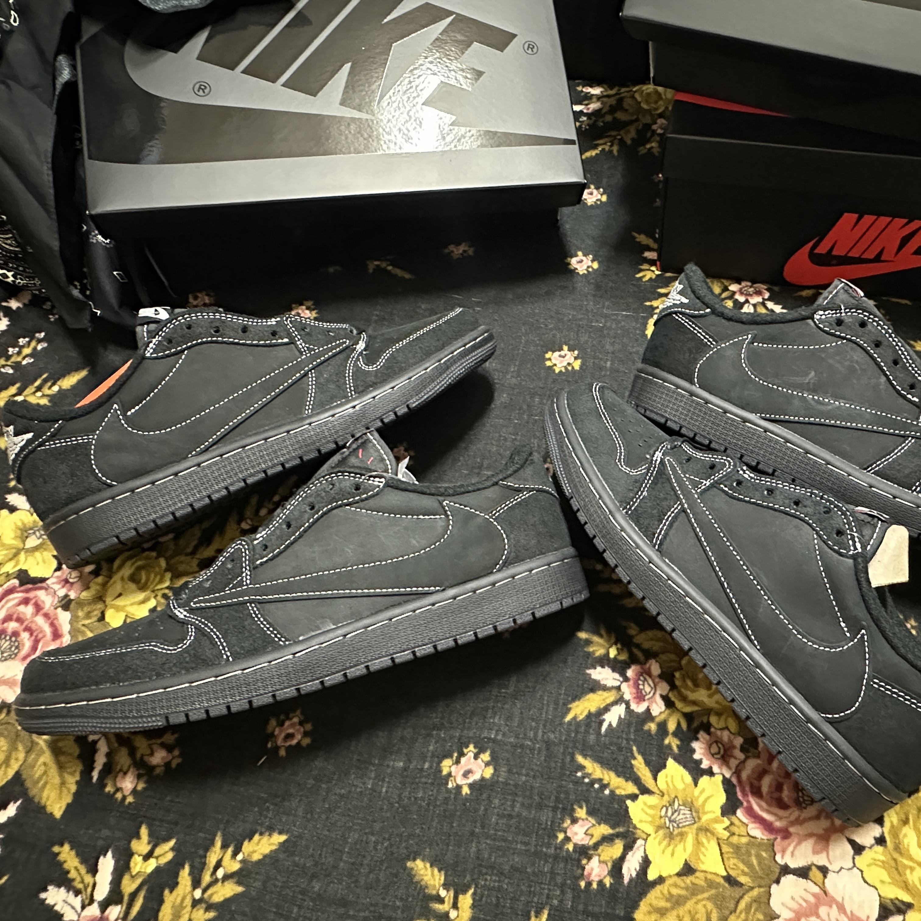 Jordan 1 x Travis Scott Retro Low OG SP Black Phantom 착용 스타일 - 1