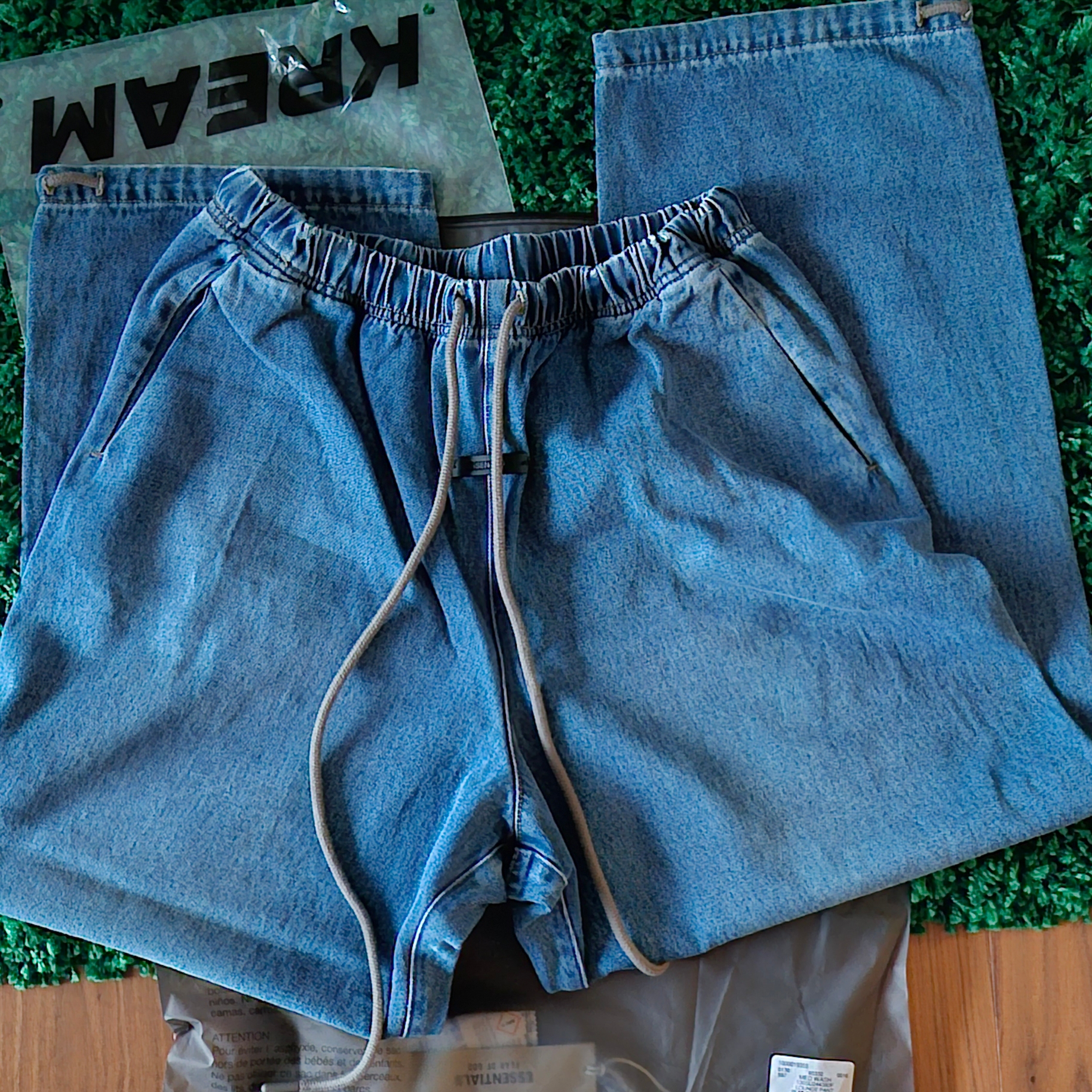 Essentials Denim Lounge Pants Medium Wash - 24SS 착용 스타일