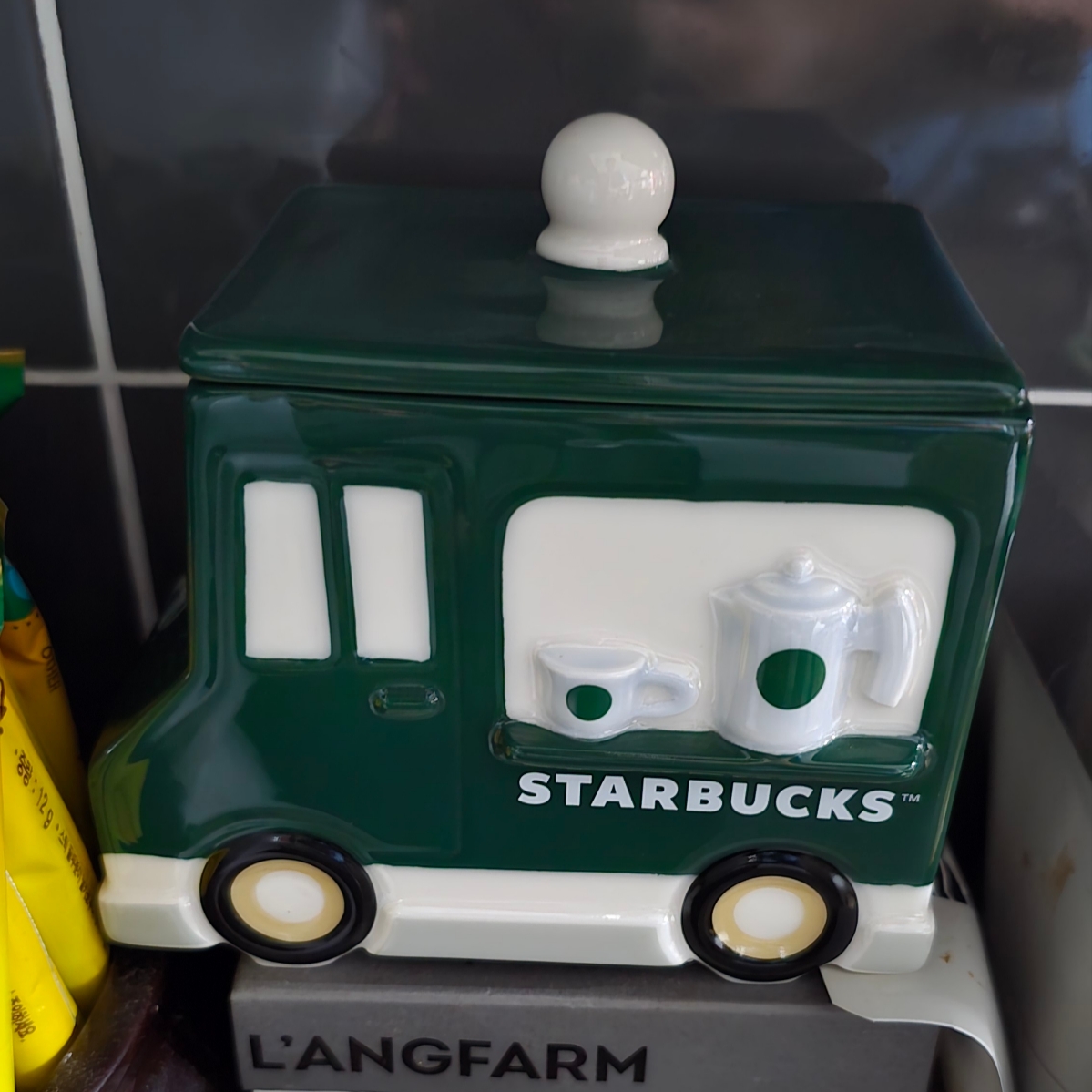 Starbucks x Playmobil Truck Ceramic Container 355ml 착용 스타일