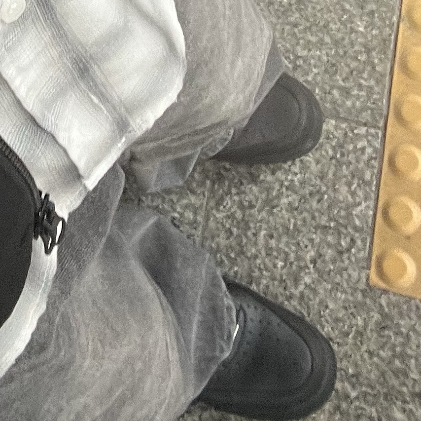 Nike Air Force 1 '07 Low Triple Black 착용 스타일