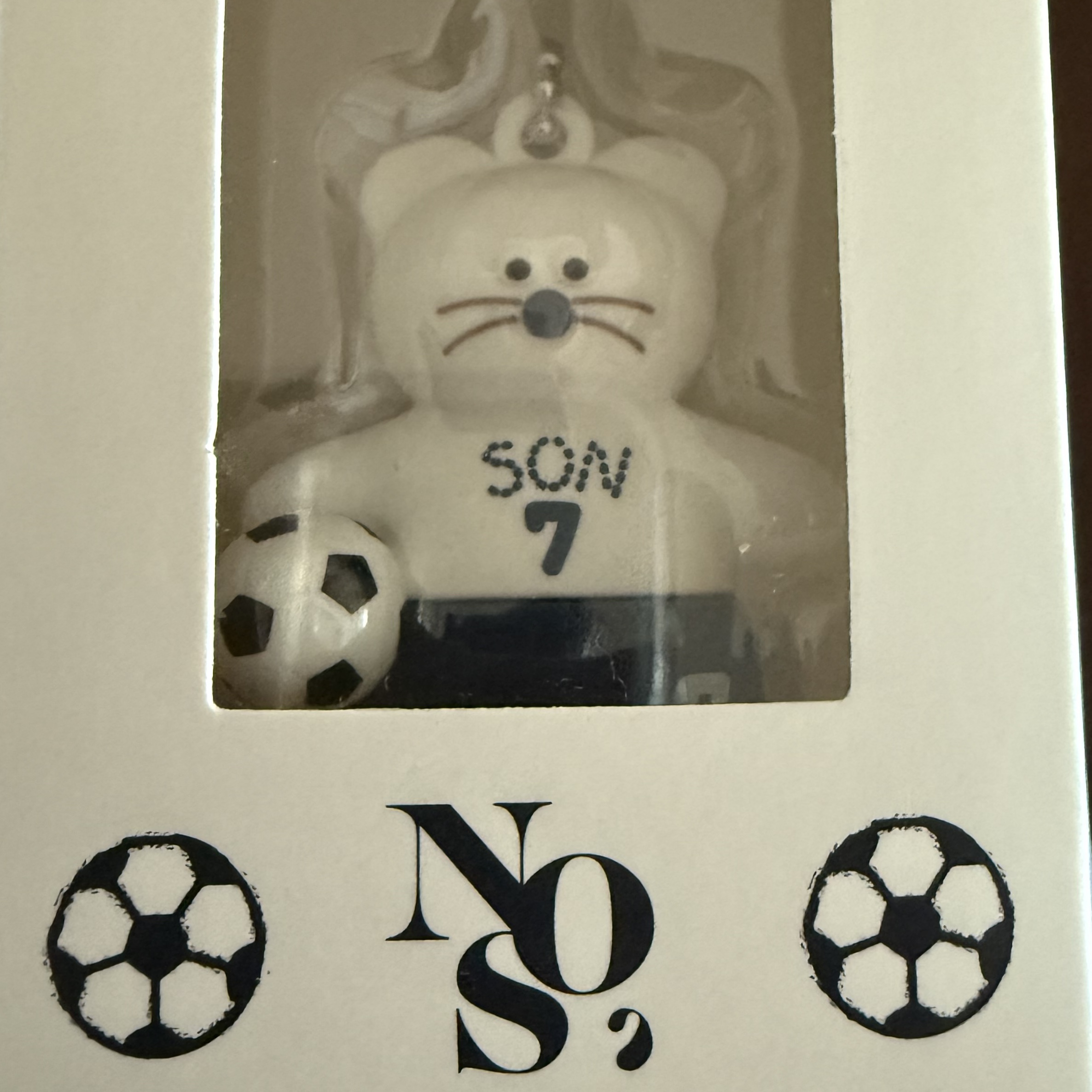 Monamhee x NOS7 SON.hee Figure Keyring Cream 착용 스타일