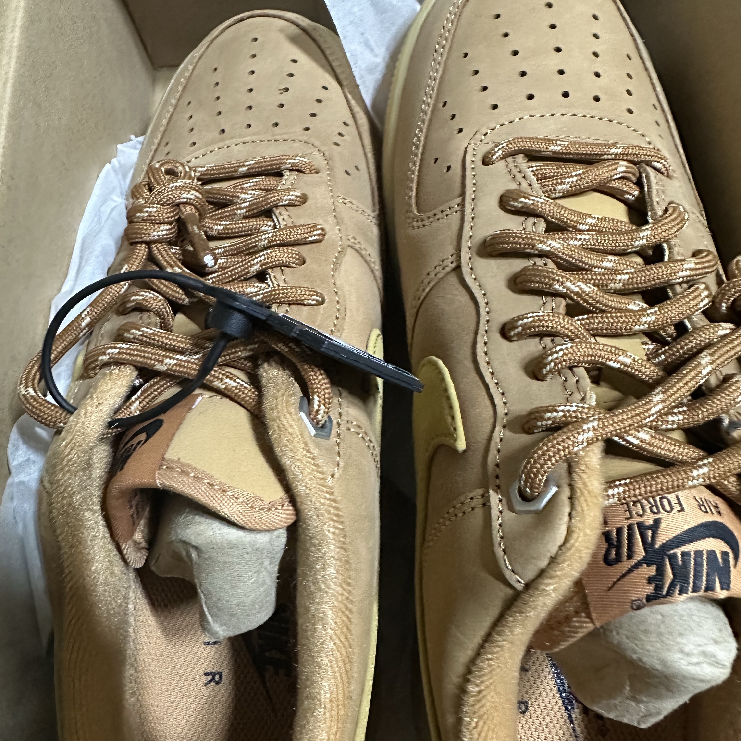 Nike Air Force 1 '07 WB Flax 착용 스타일
