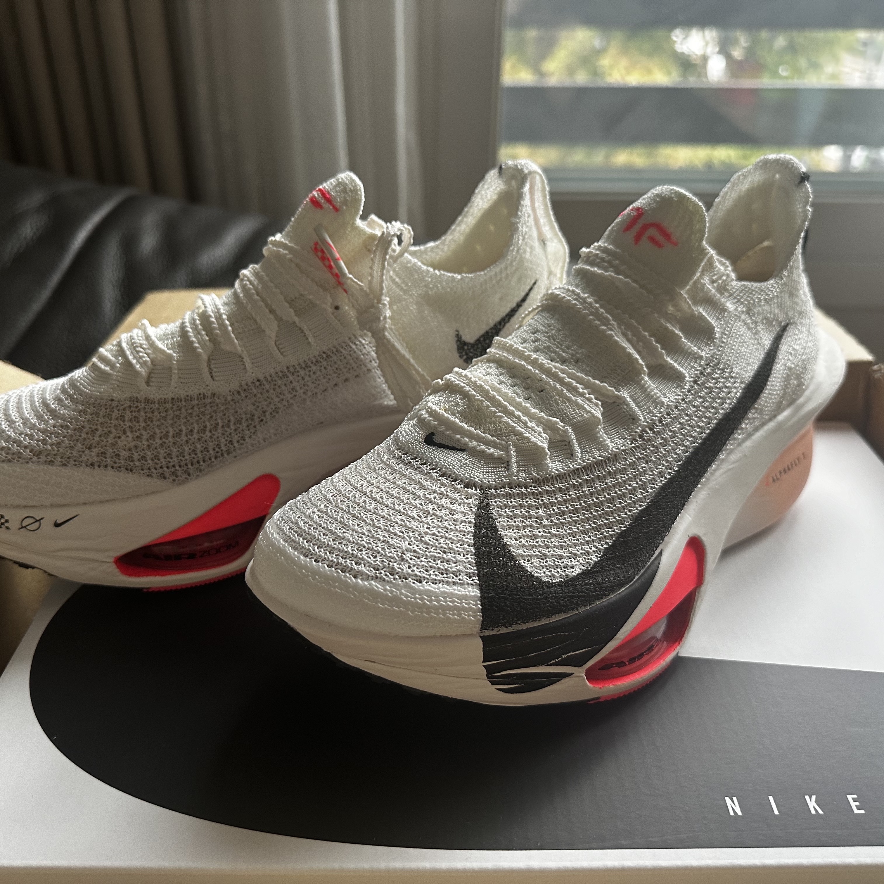 (W) Nike Air Zoom Alphafly Next% 3 Sail Crimson Tint 착용 스타일 - 1