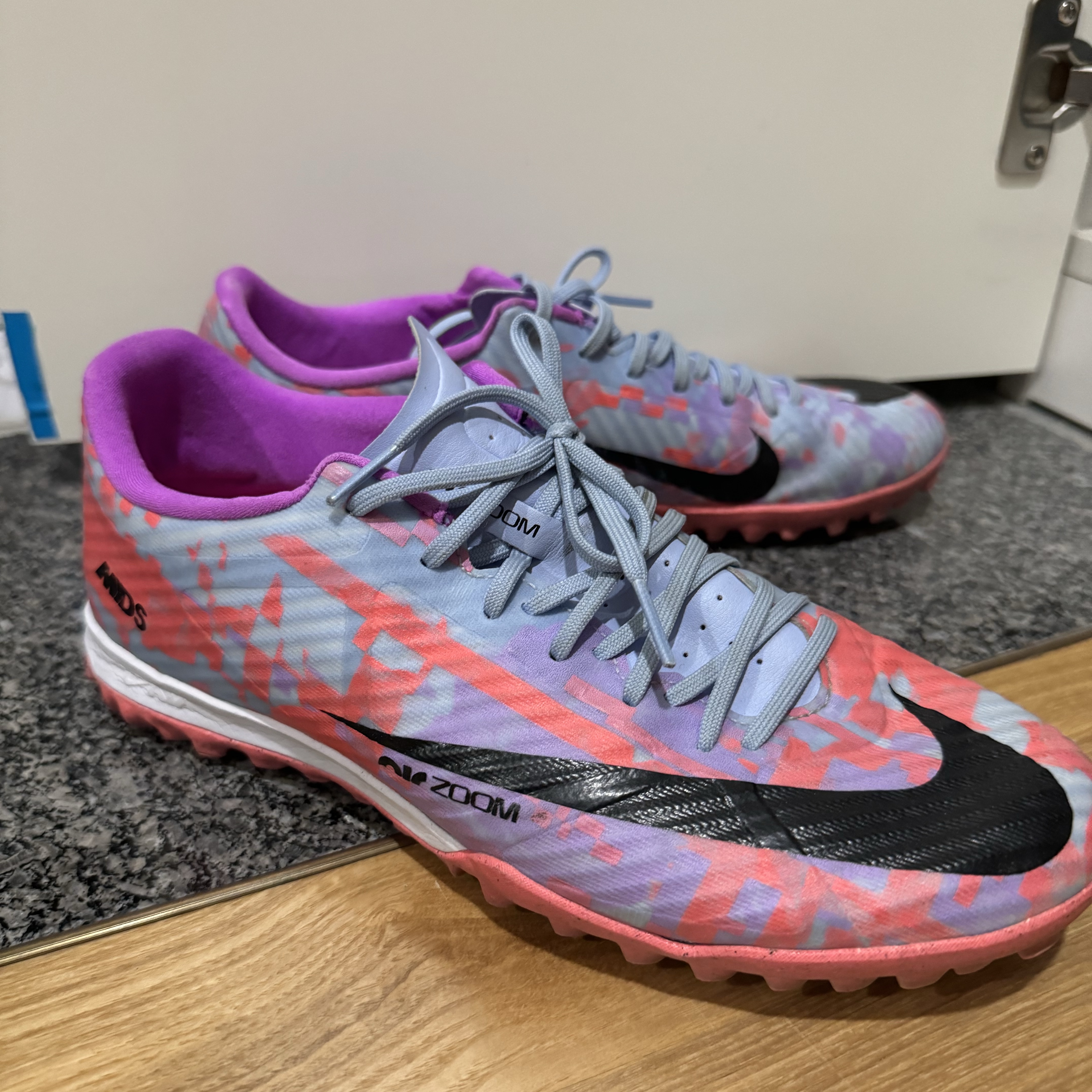 Nike Zoom Mercurial Dream Speed Vapor 15 Academy TF Cobalt Bliss Fuchsia Dream 착용 스타일
