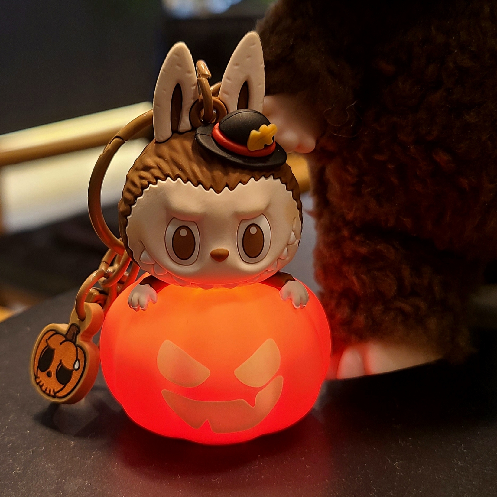 Pop Mart Halloween Party Series Luminous Pumpkin Keyring Labubu 착용 스타일 - 2