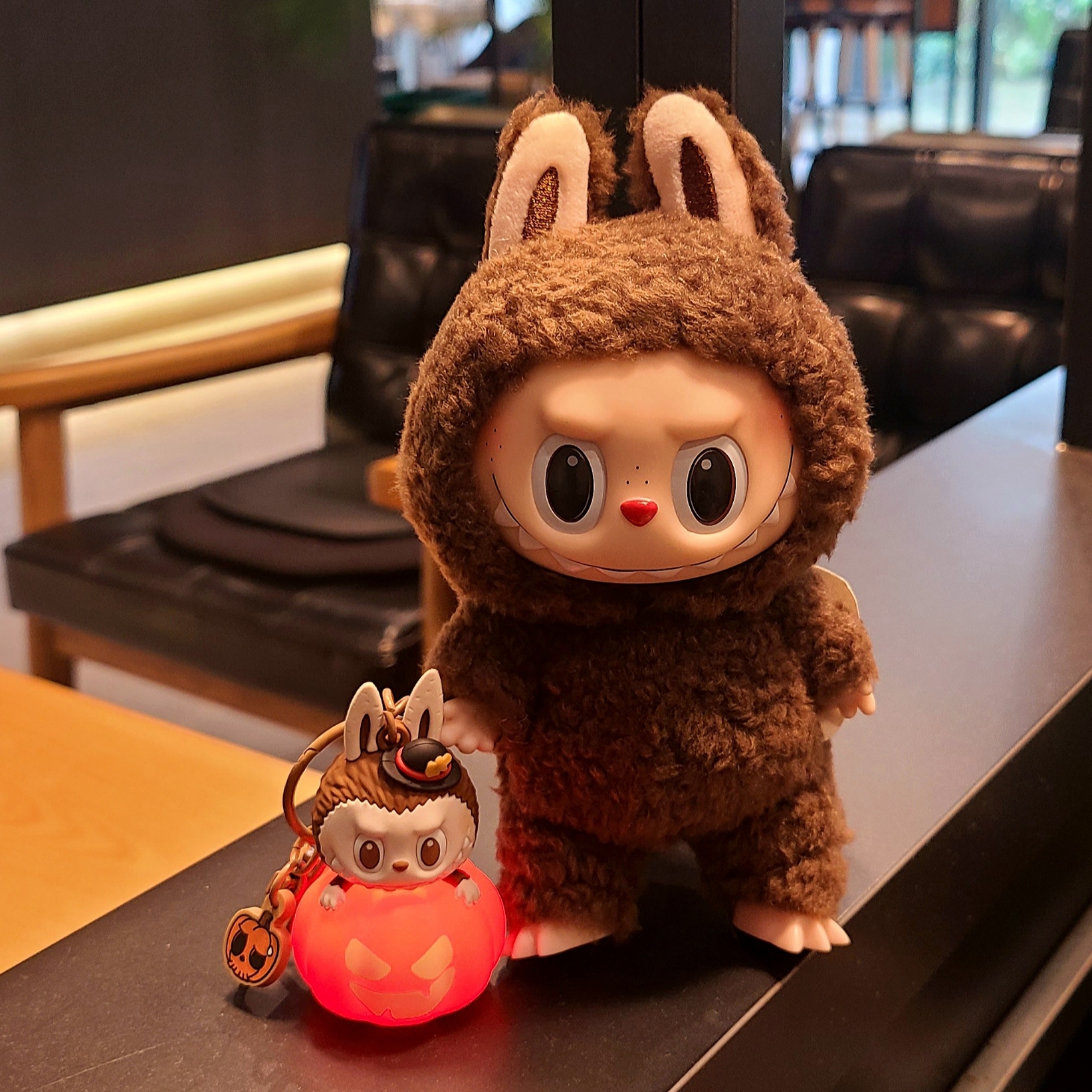 Pop Mart Halloween Party Series Luminous Pumpkin Keyring Labubu 착용 스타일 - 1