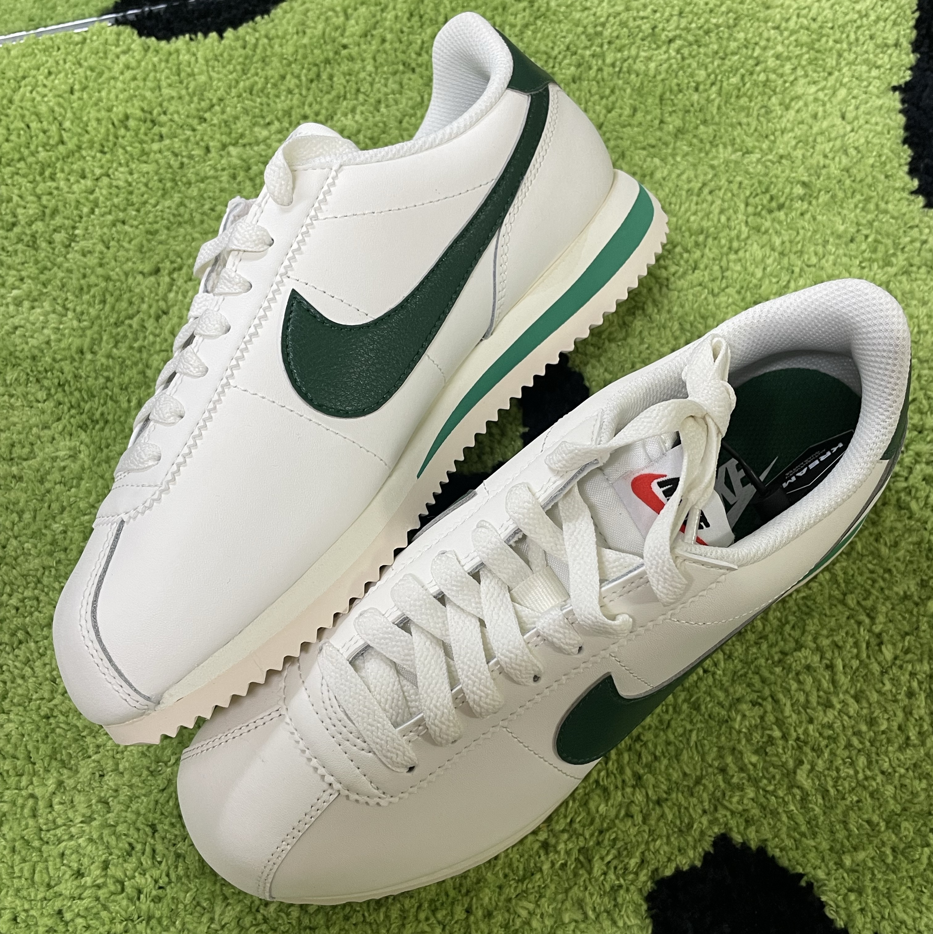 (W) Nike Cortez Gorge Green and Malachite 착용 스타일